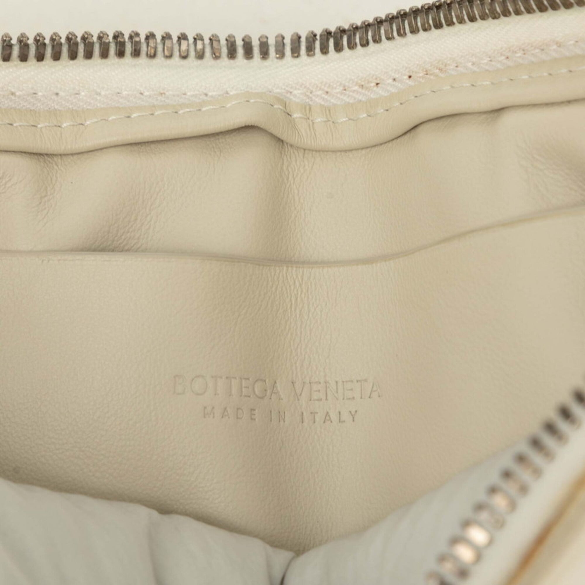Bottega Veneta White Leather Clutch Bag (Pre-Owned)