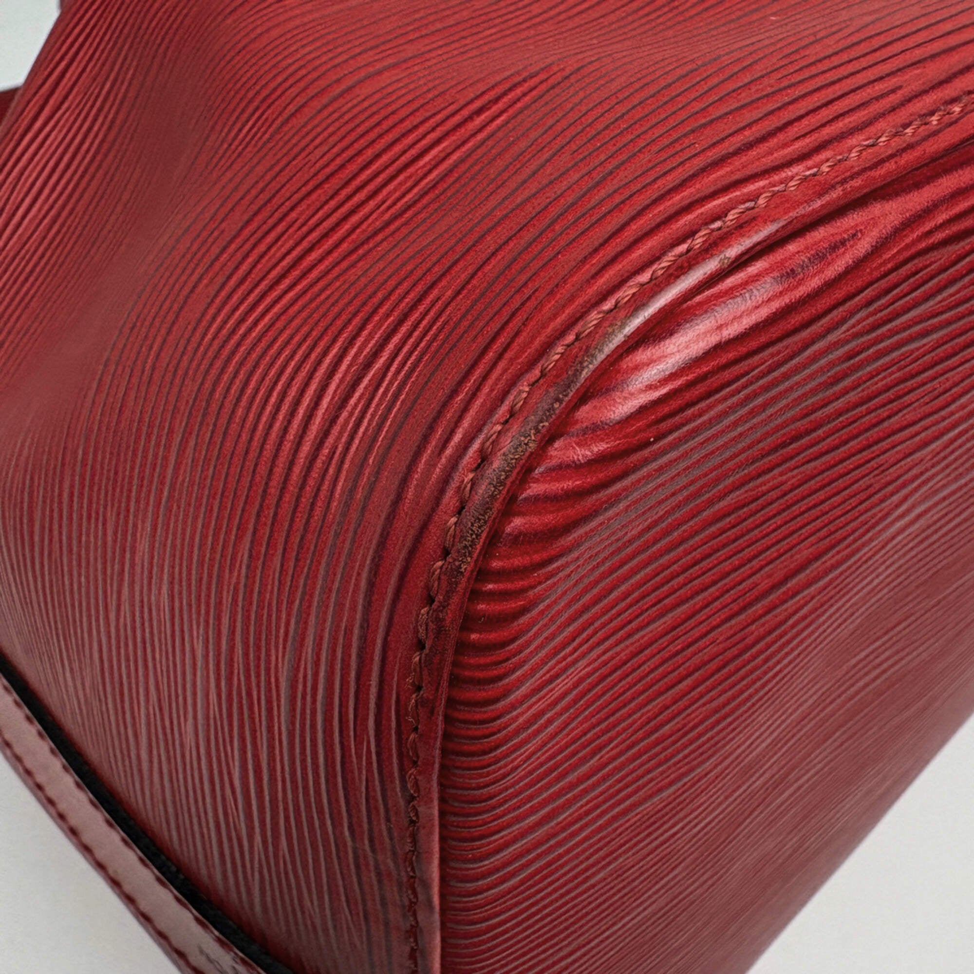 Louis Vuitton Castilian Red Epi Leather Shoulder Bag (Pre-Owned)