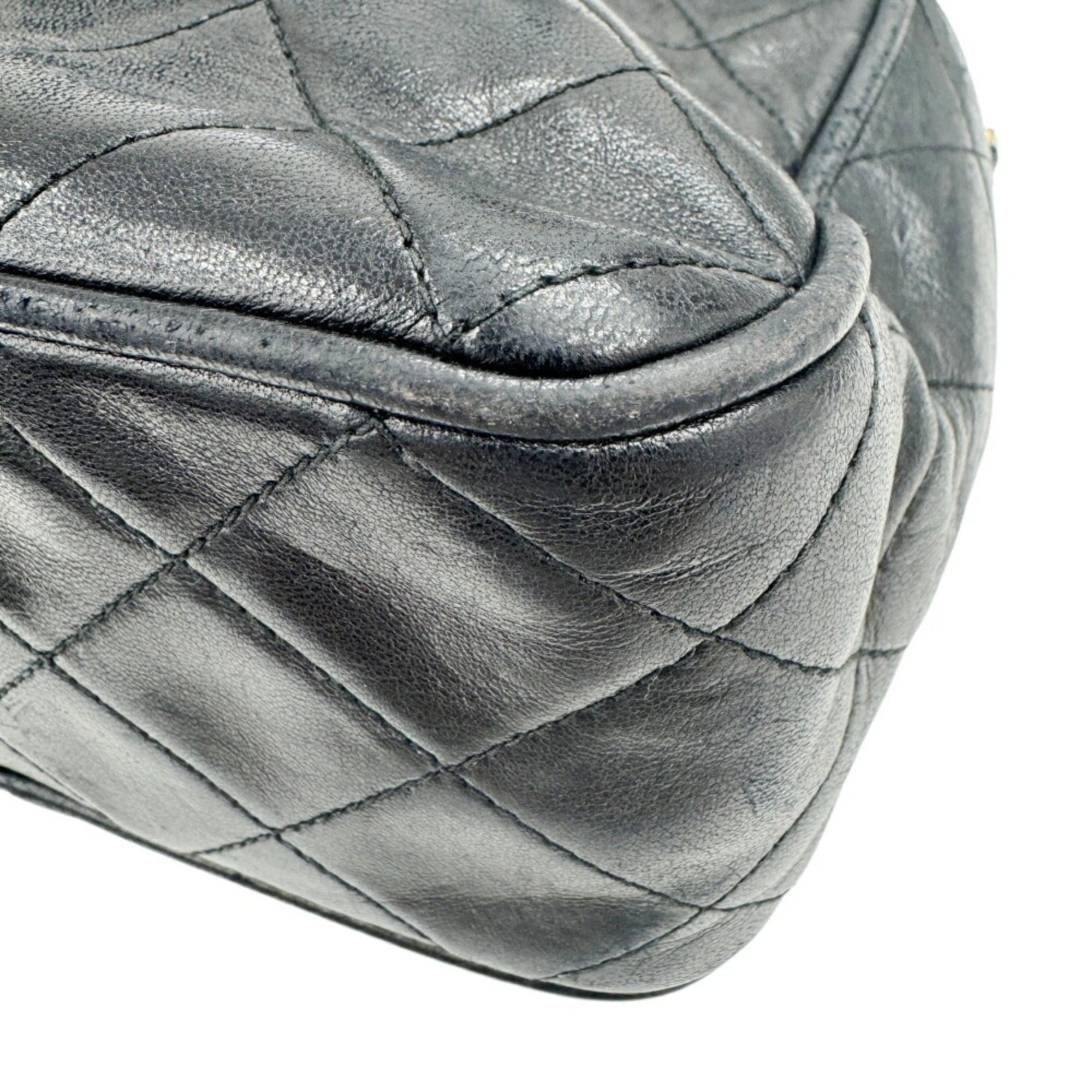 Chanel Black Leather Shoulder Bag (Pre-Owned)