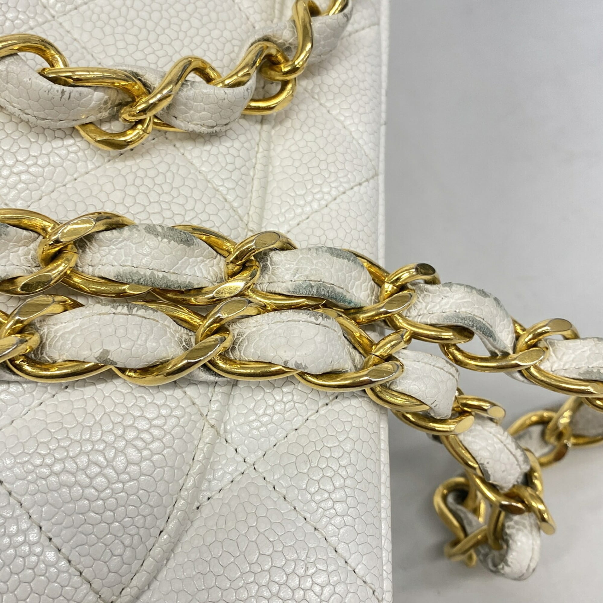 Chanel White Grained Calfskin Shoulder Bag (Pre-Owned)