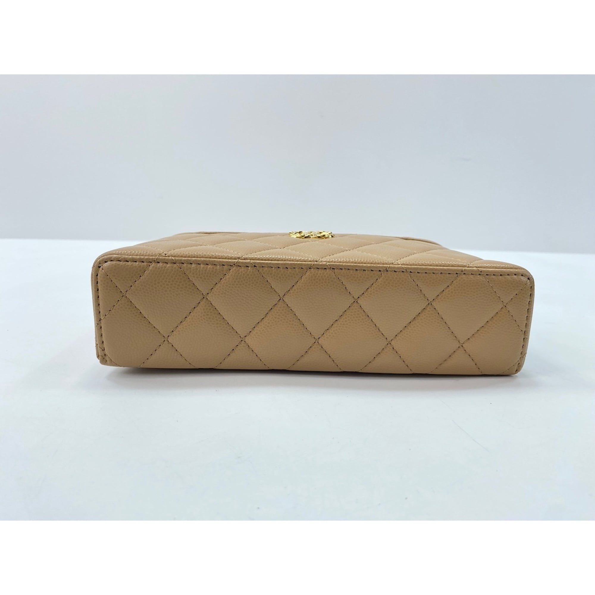 Chanel Beige Shoulder Bag (Pre-Owned)