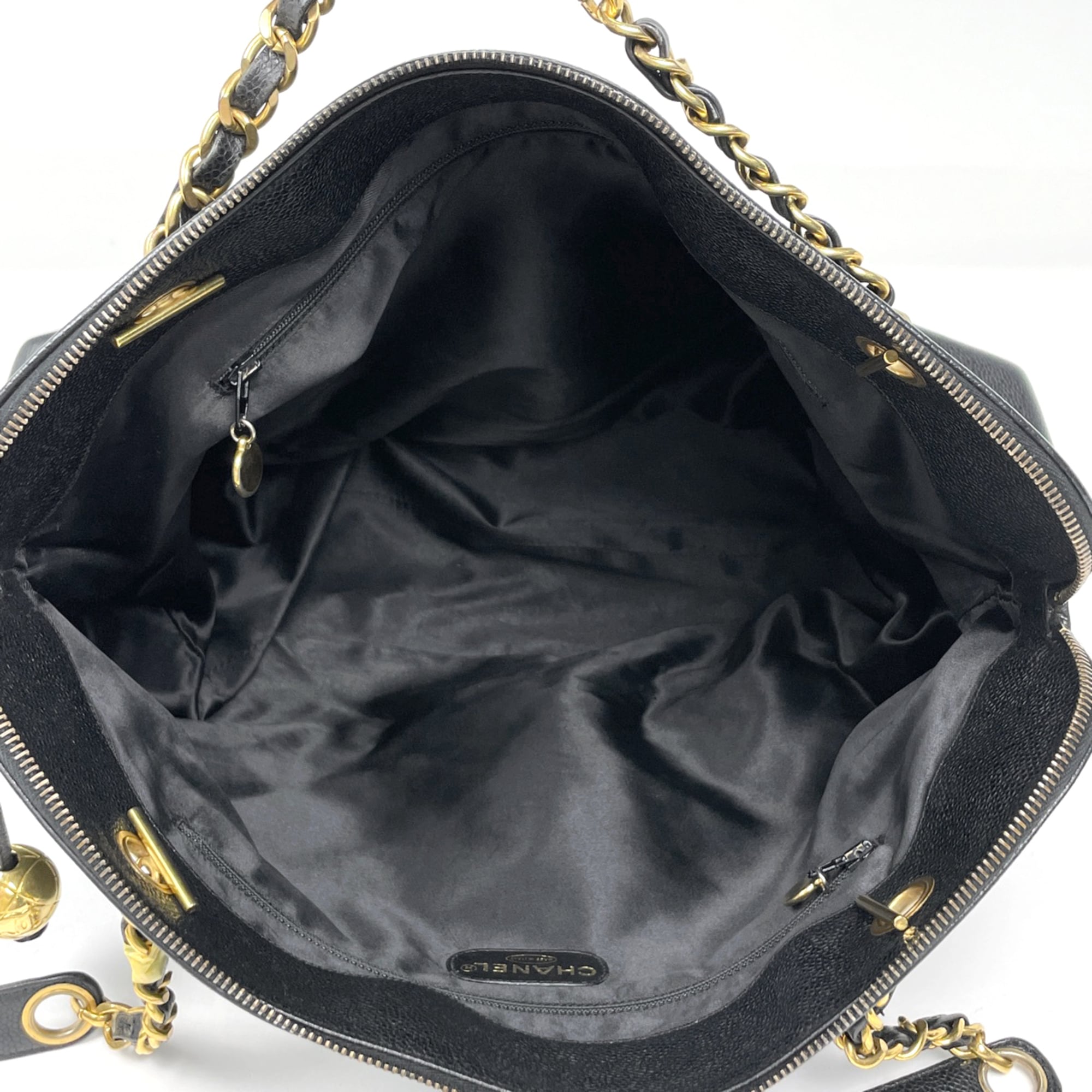 Chanel Black Grained Calfskin Shoulder Bag (Pre-Owned)