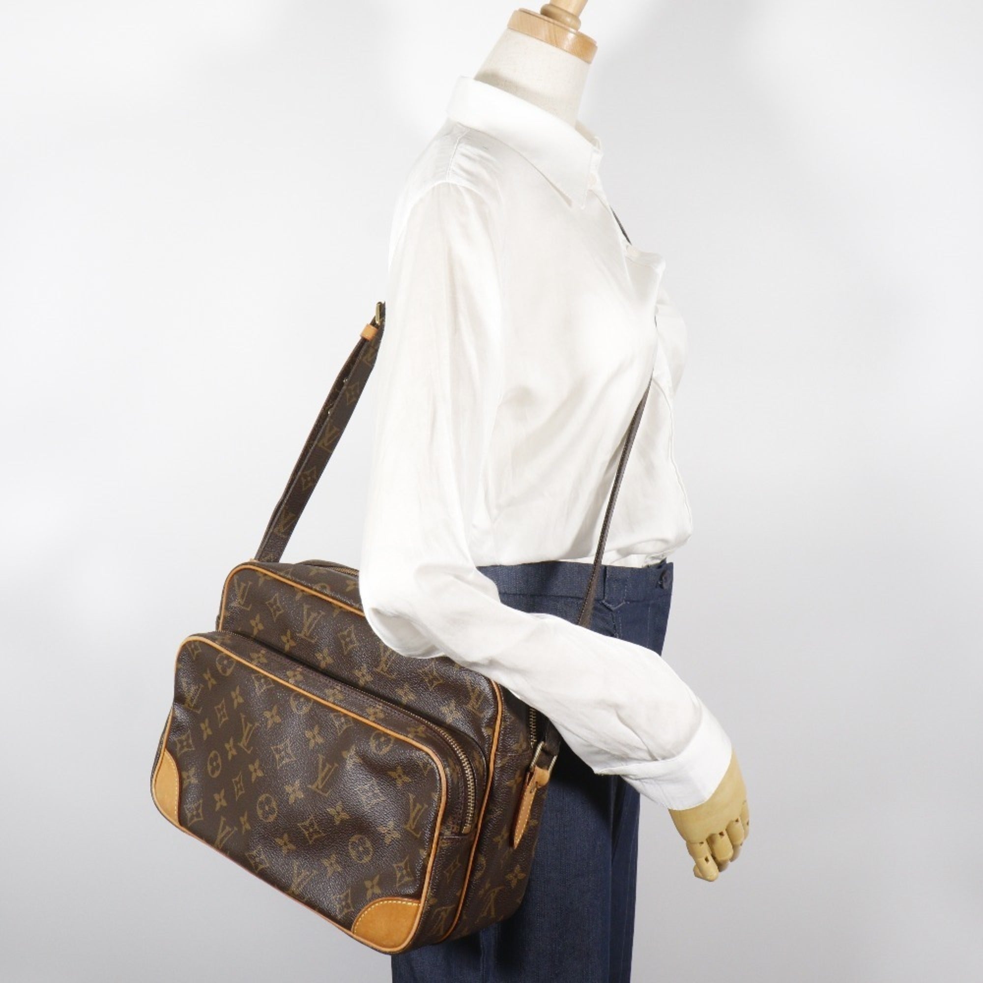 Louis Vuitton Brown Monogram Monogram Shoulder Bag (Pre-Owned)