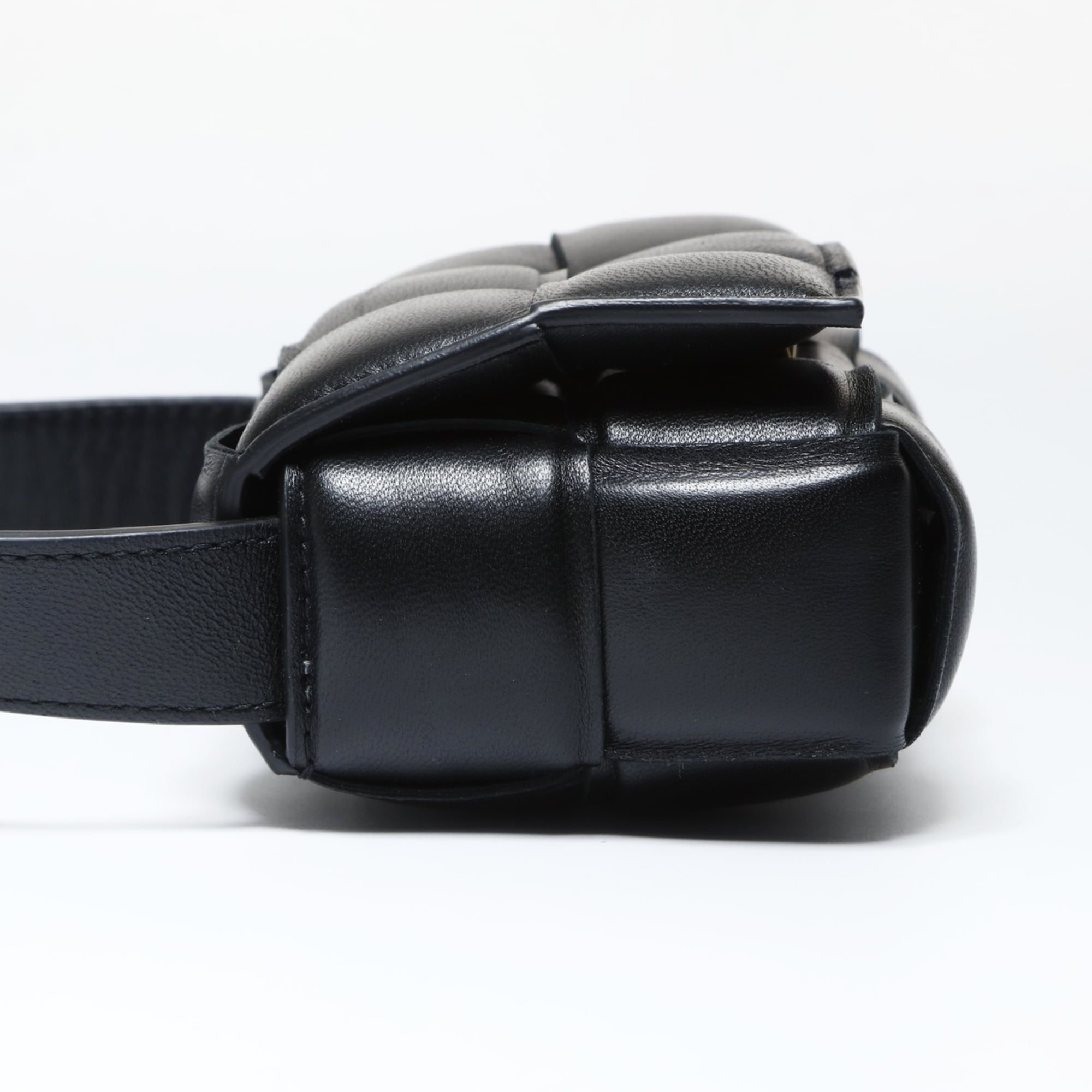 Bottega Veneta Black Shoulder Bag (Pre-Owned)
