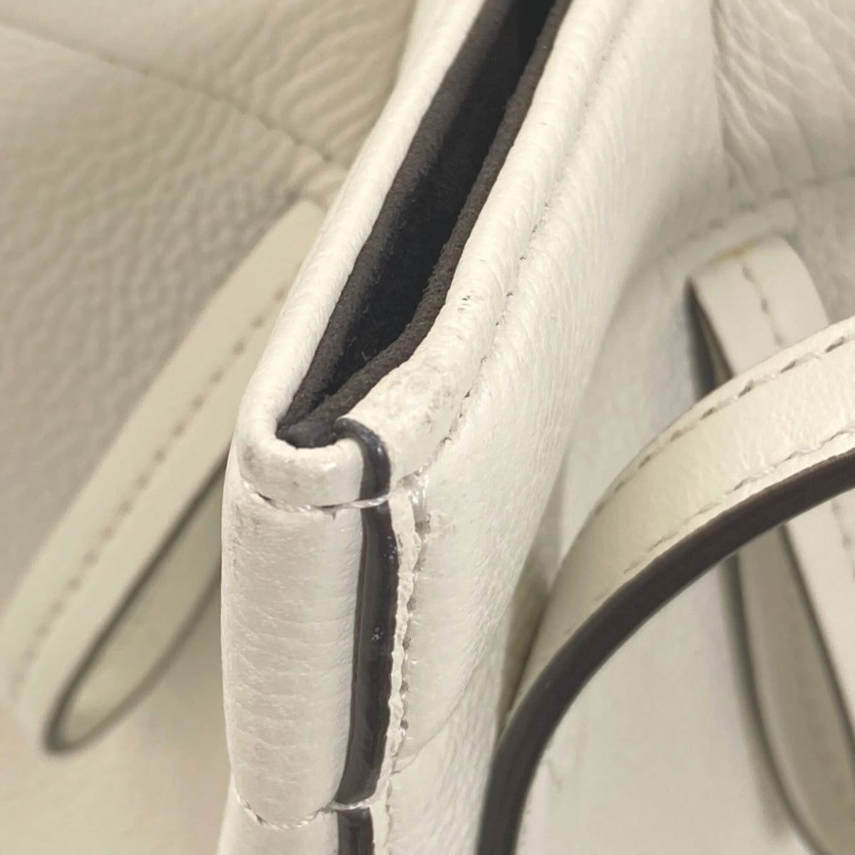Fendi White Leather Shoulder Bag (Pre-Owned)