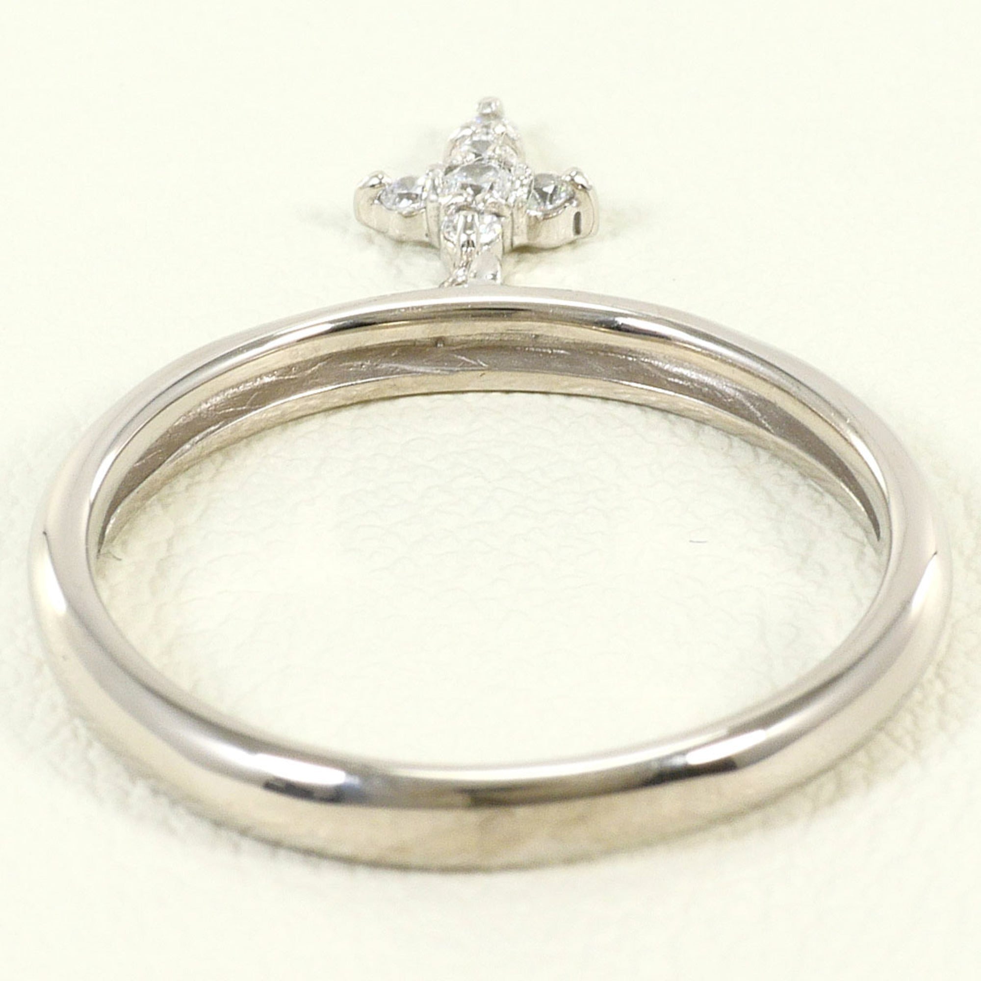 Unbranded White Gold White Gold (18K) Band Ring (Pre-Owned)