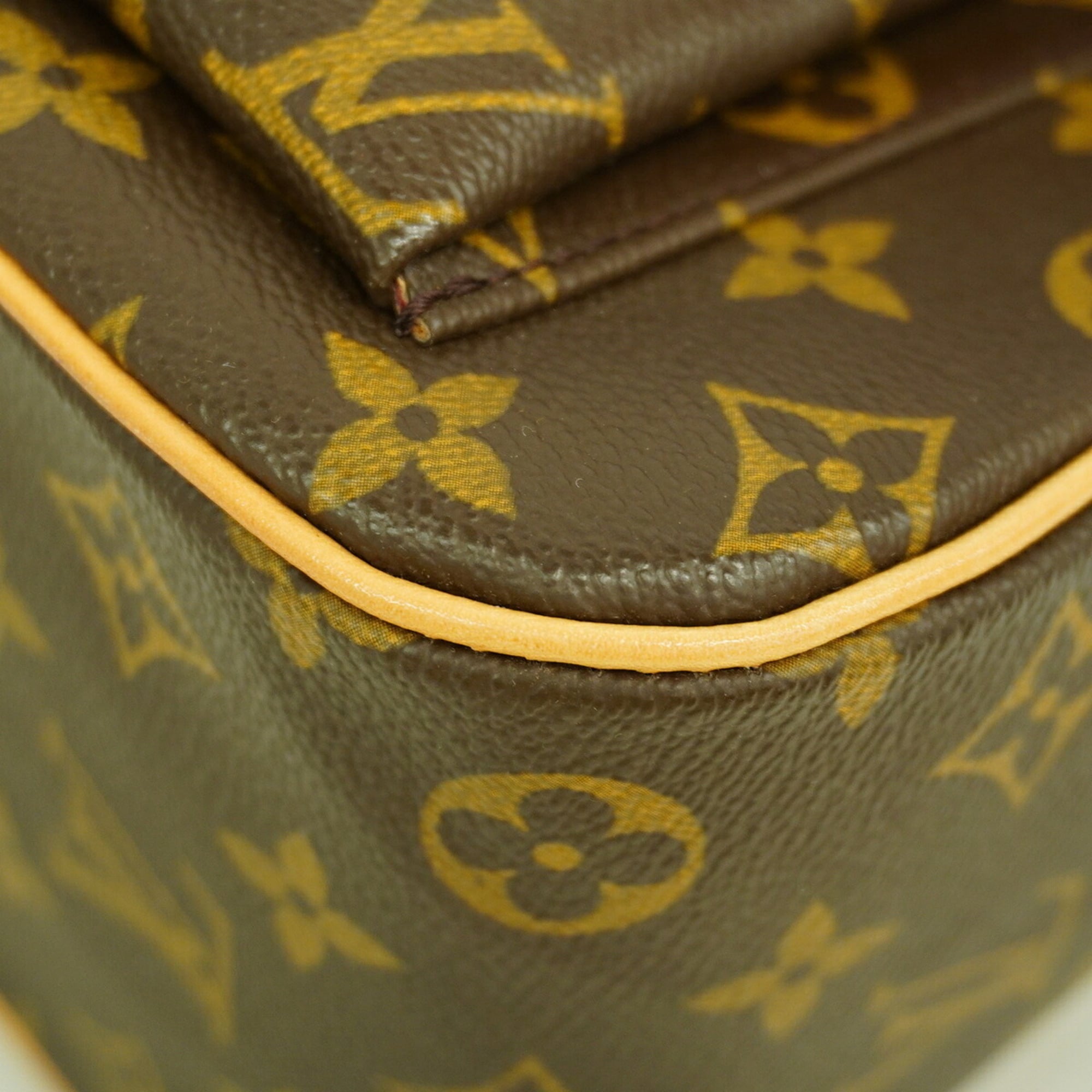 Louis Vuitton Brown Handbag (Pre-Owned)