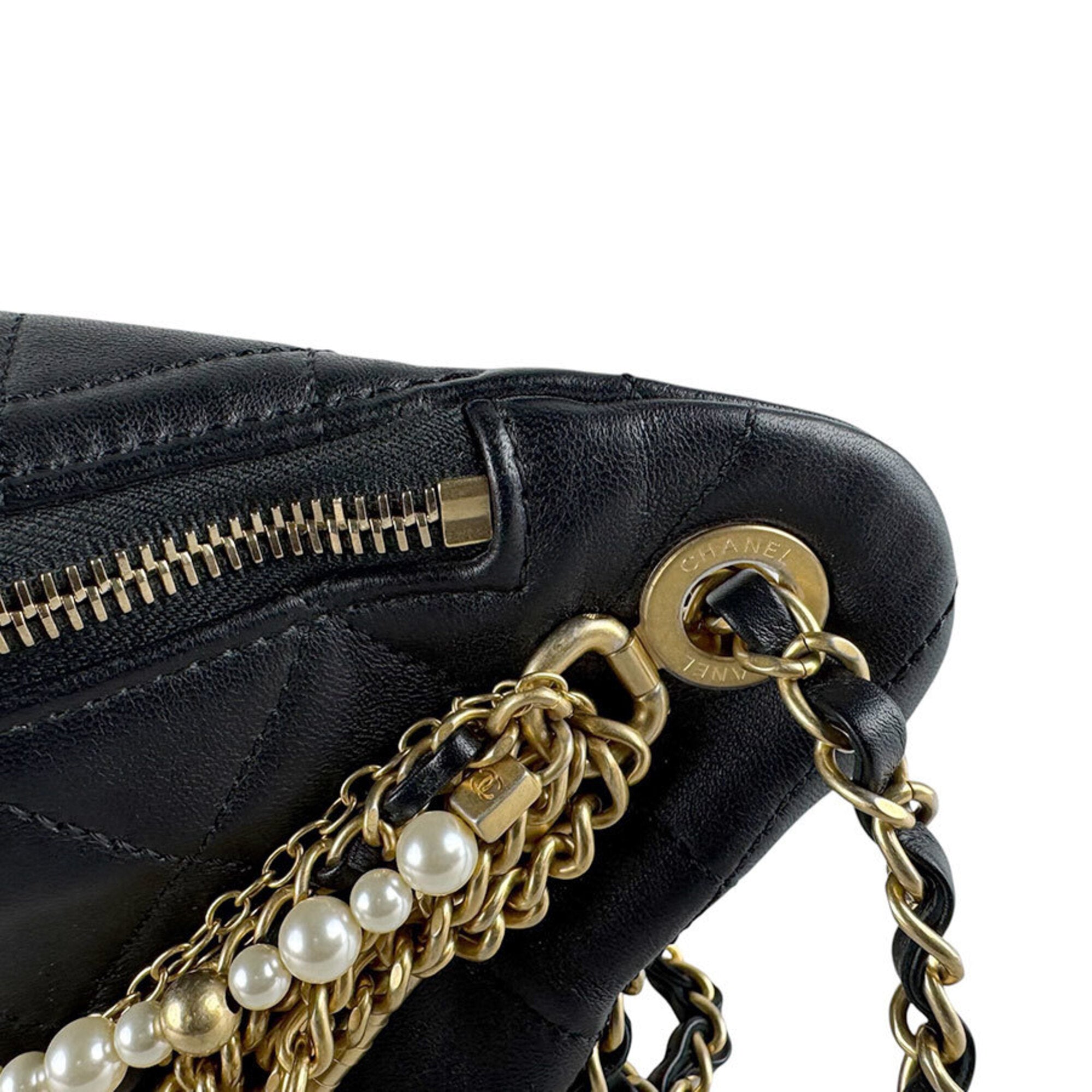 Chanel Black Gold Off-White Leather Fanny Pack Shoulder Bag (Pre-Owned)
