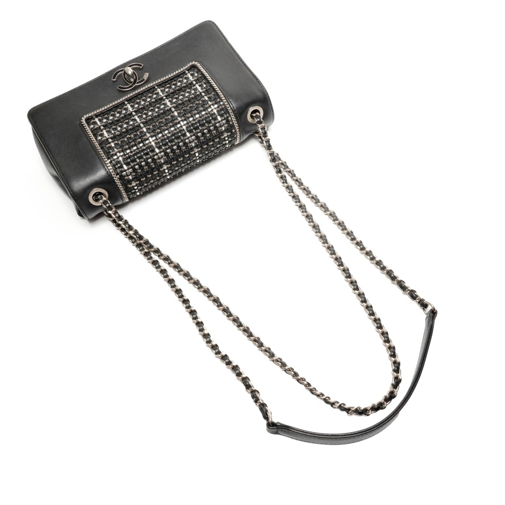 Chanel Black Leather Shoulder Bag (Pre-Owned)