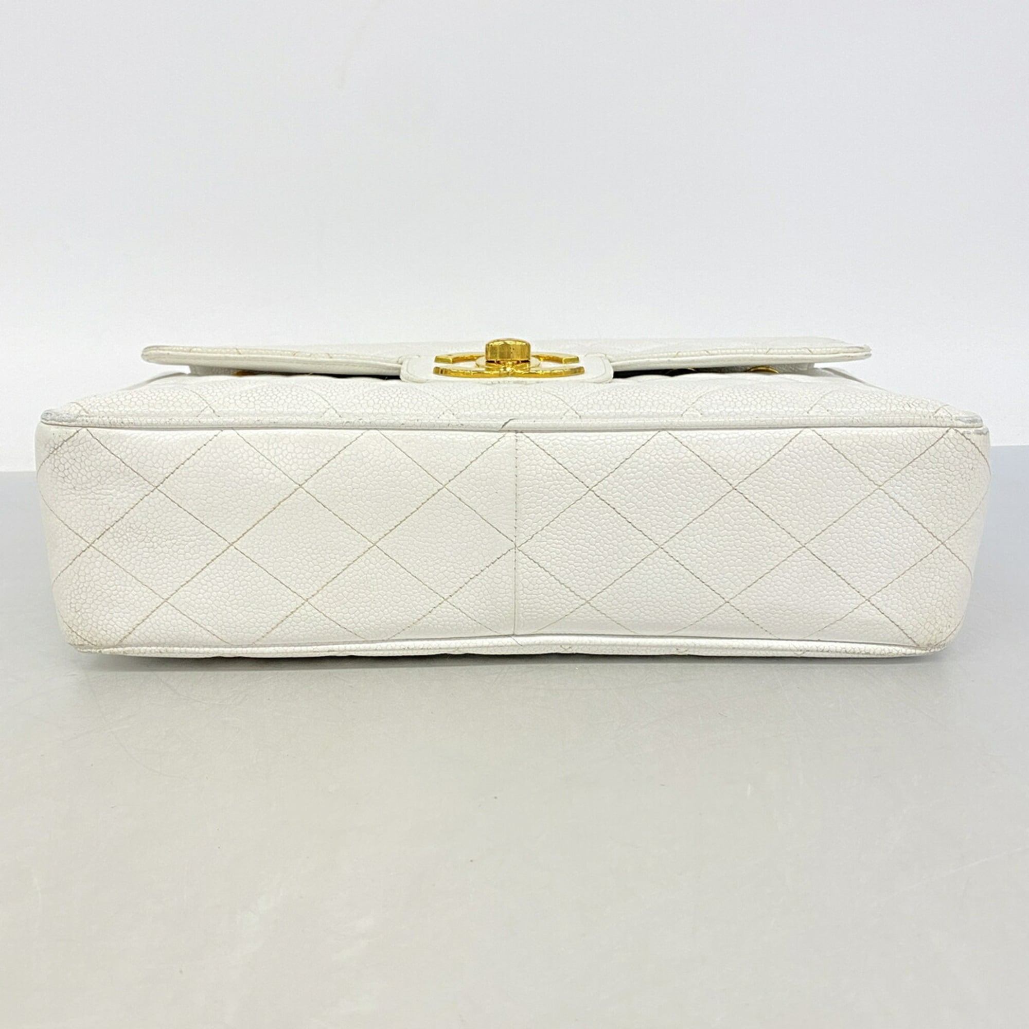 Chanel White Grained Calfskin Shoulder Bag (Pre-Owned)