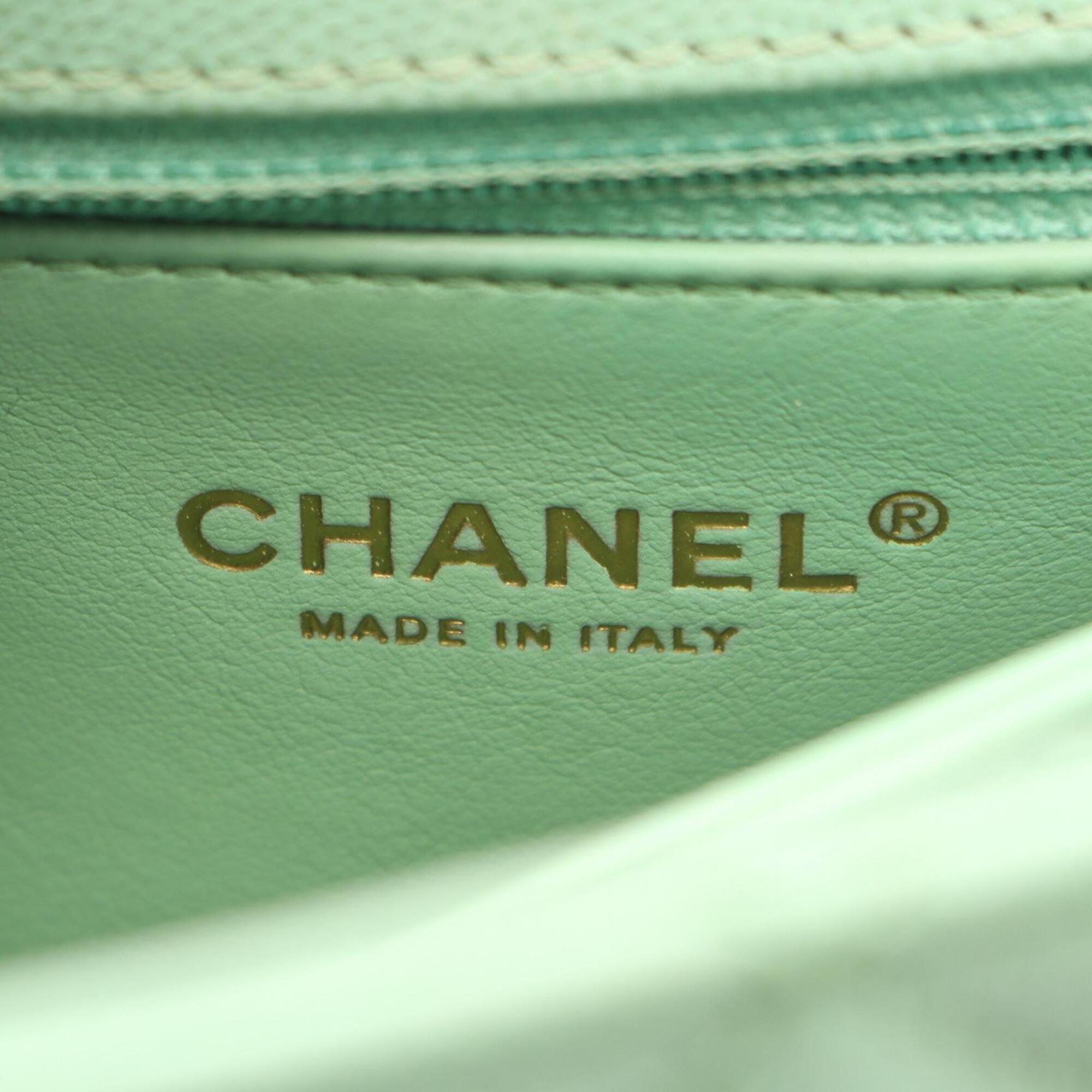 Chanel Green Grained Calfskin Handbag (Pre-Owned)