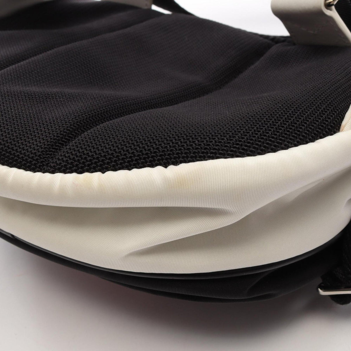 Burberry Black Red Color White Nylon Leather Fanny Pack Handbag (Pre-Owned)