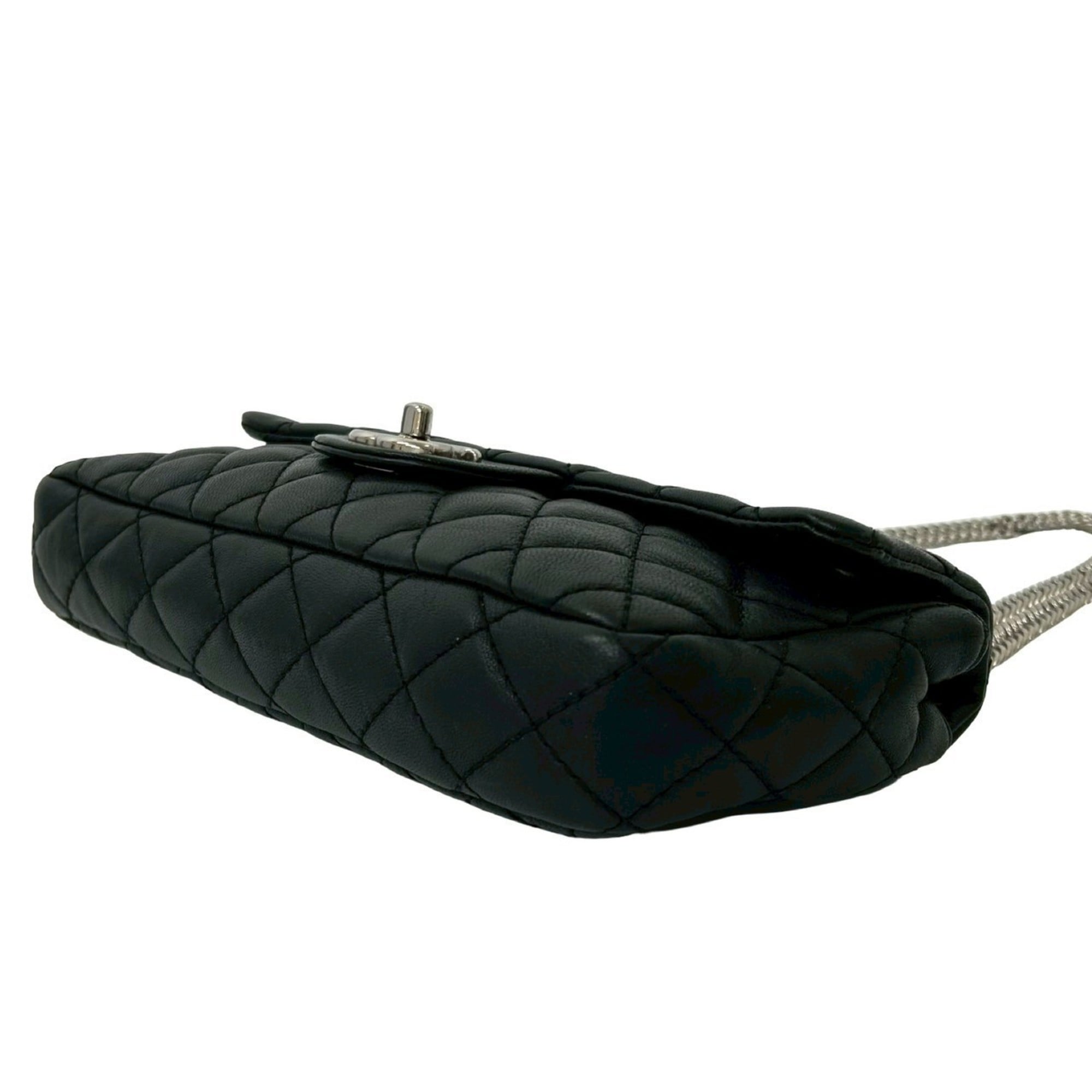 Chanel Black Leather Shoulder Bag (Pre-Owned)