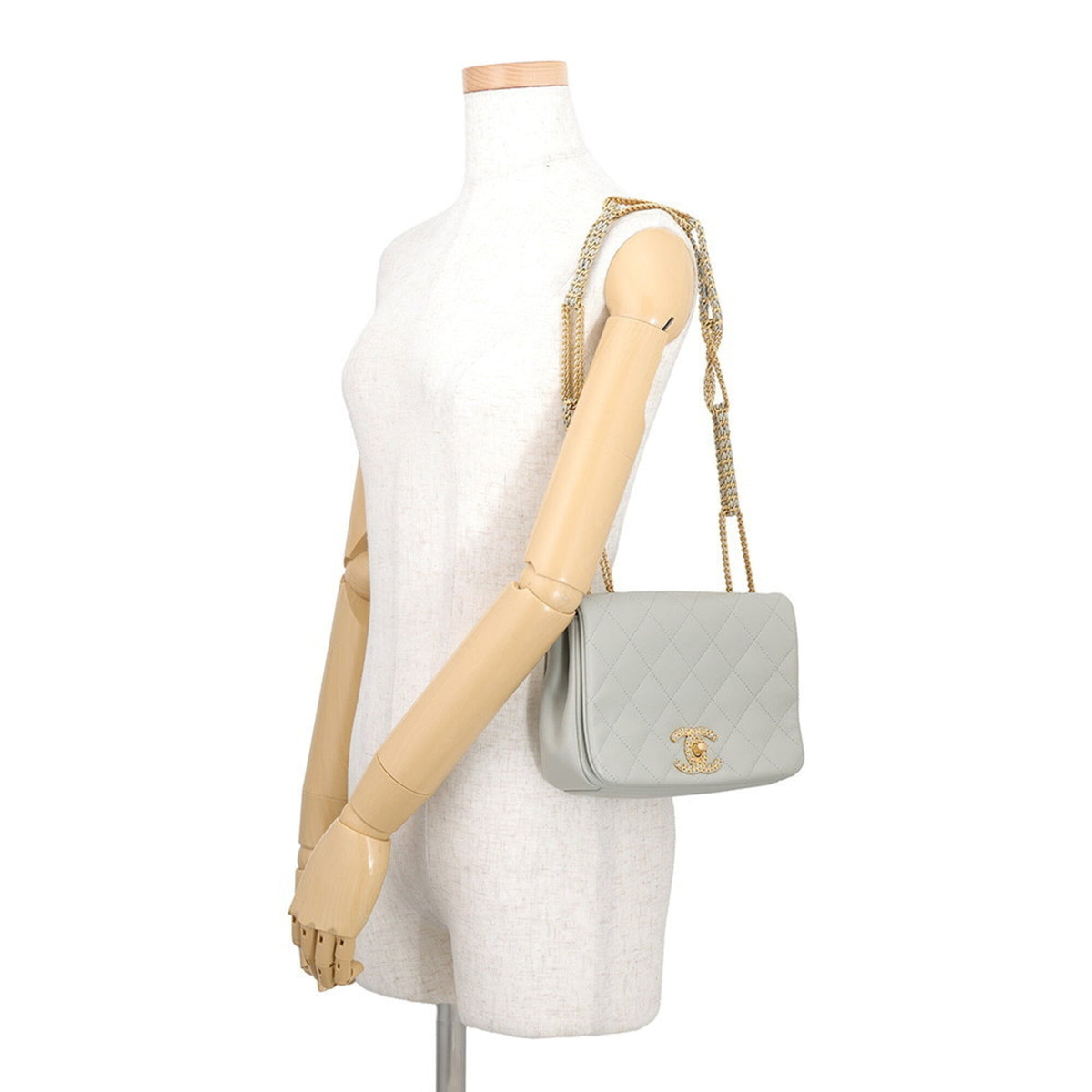 Chanel Matelasse Gray Leather Handbag Shoulder Bag (Pre-Owned)