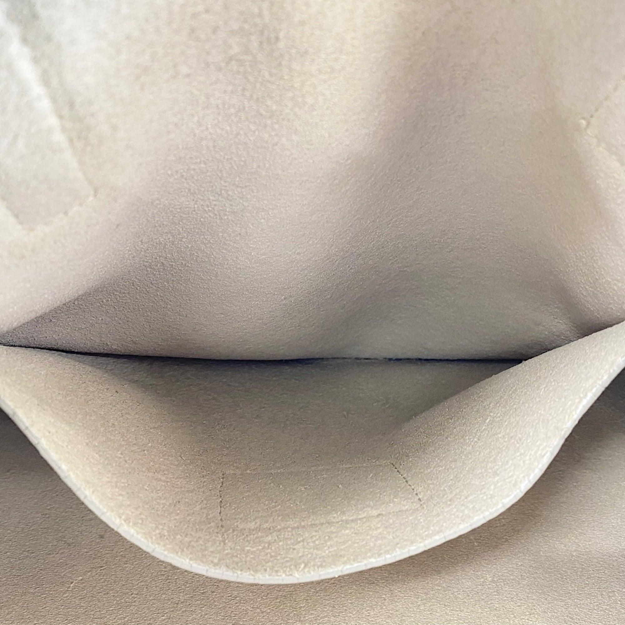 Prada White Leather Tote Bag (Pre-Owned)