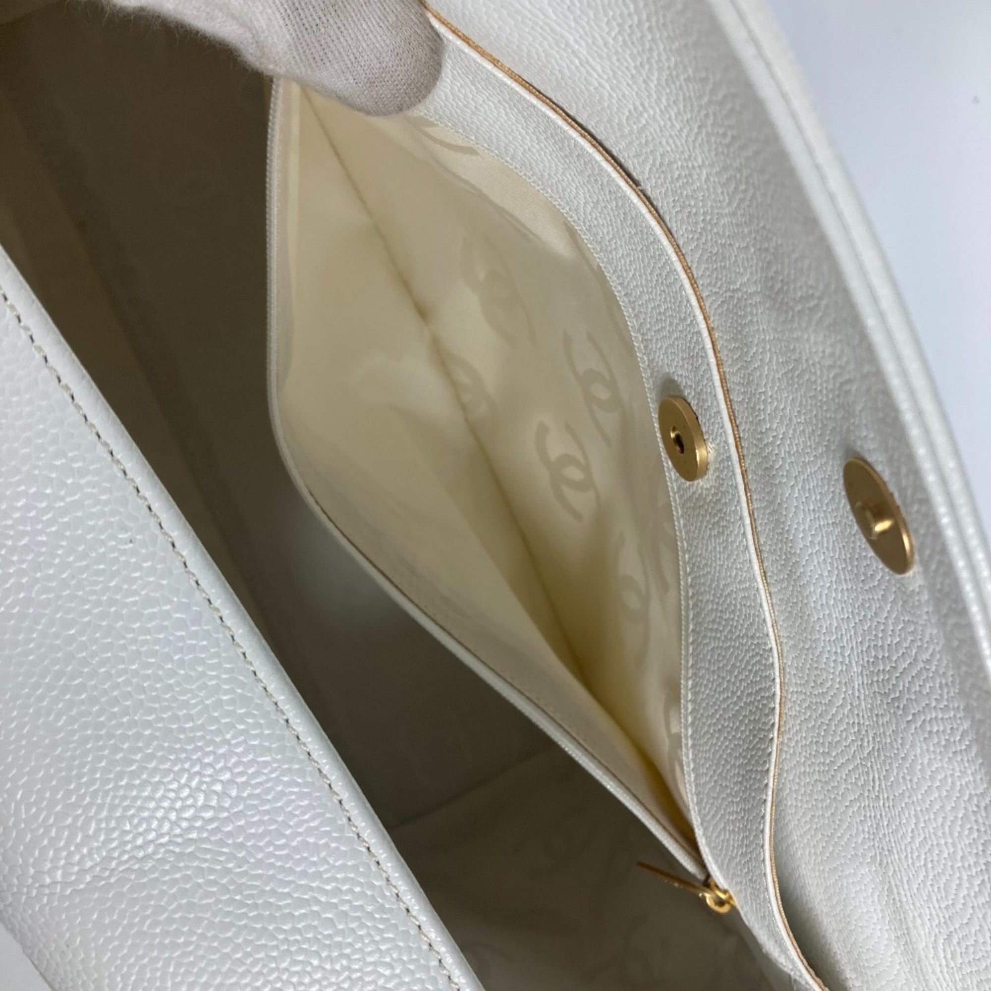 Chanel White Caviar Leather Shoulder Bag Tote Bag (Pre-Owned)