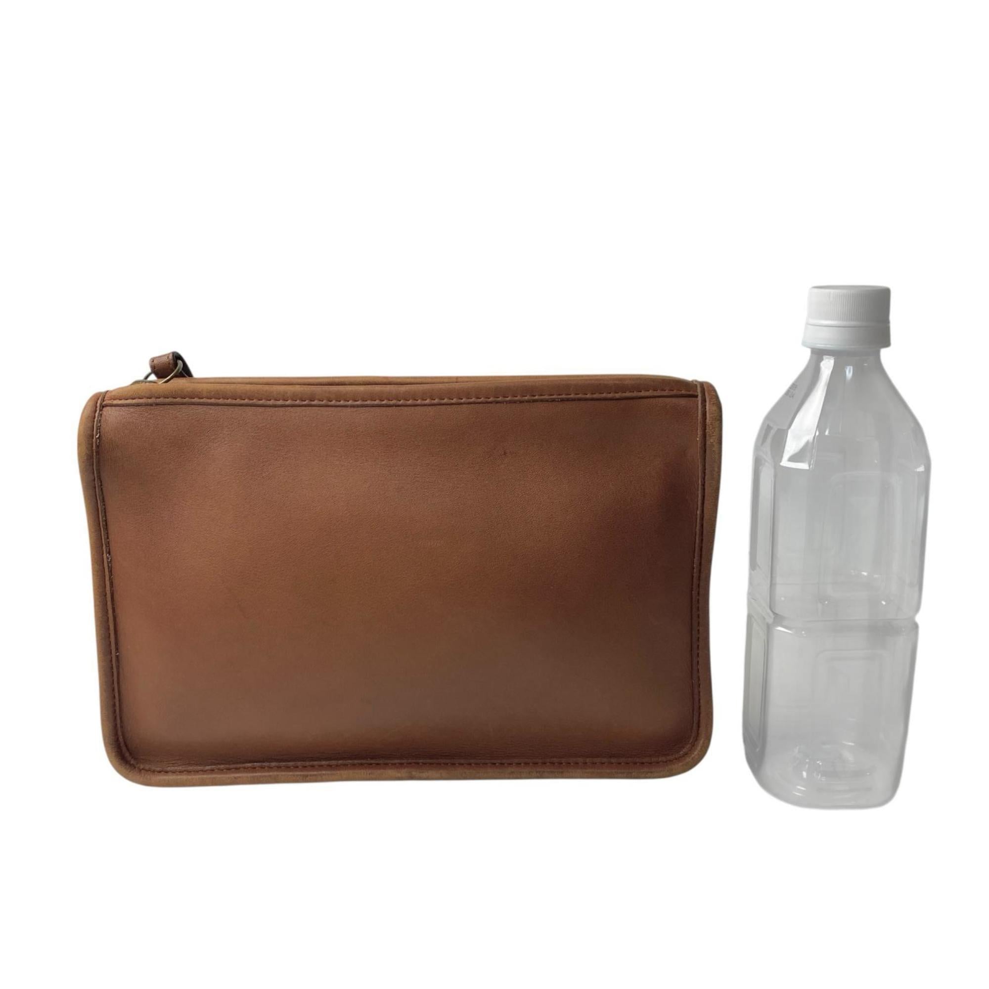 Coach Brown Leather Clutch Bag (Pre-Owned)