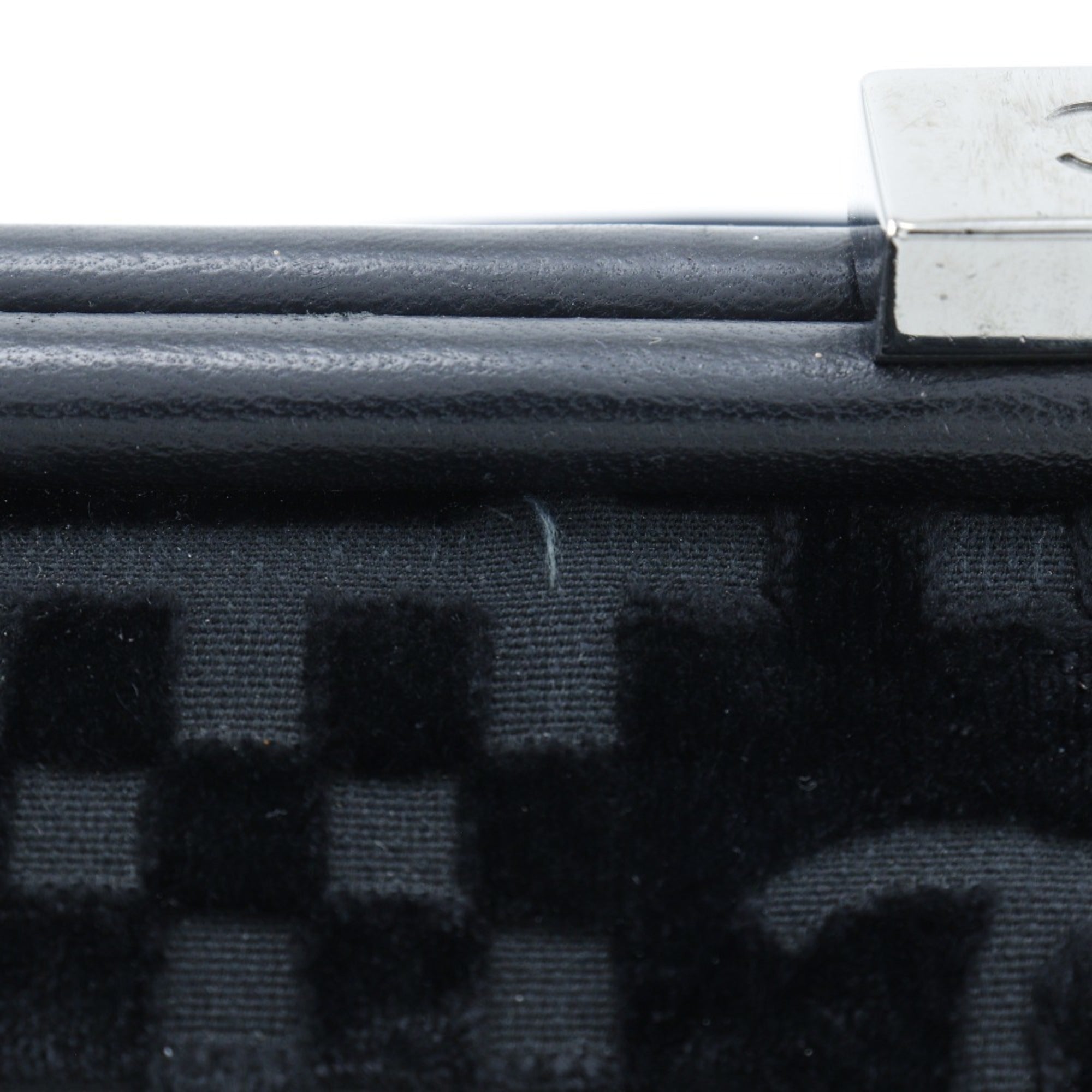 Chanel Black Leather Shoulder Bag (Pre-Owned)