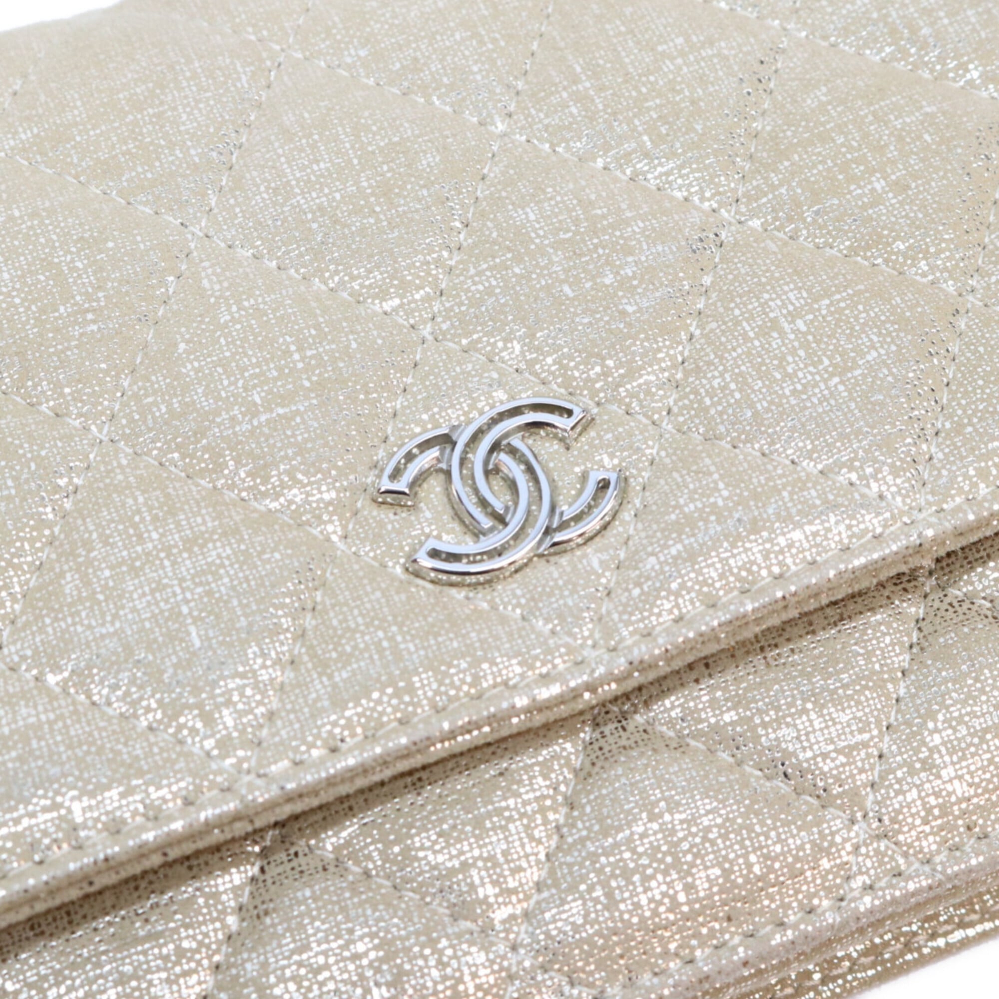 Chanel Gold Leather Shoulder Bag (Pre-Owned)