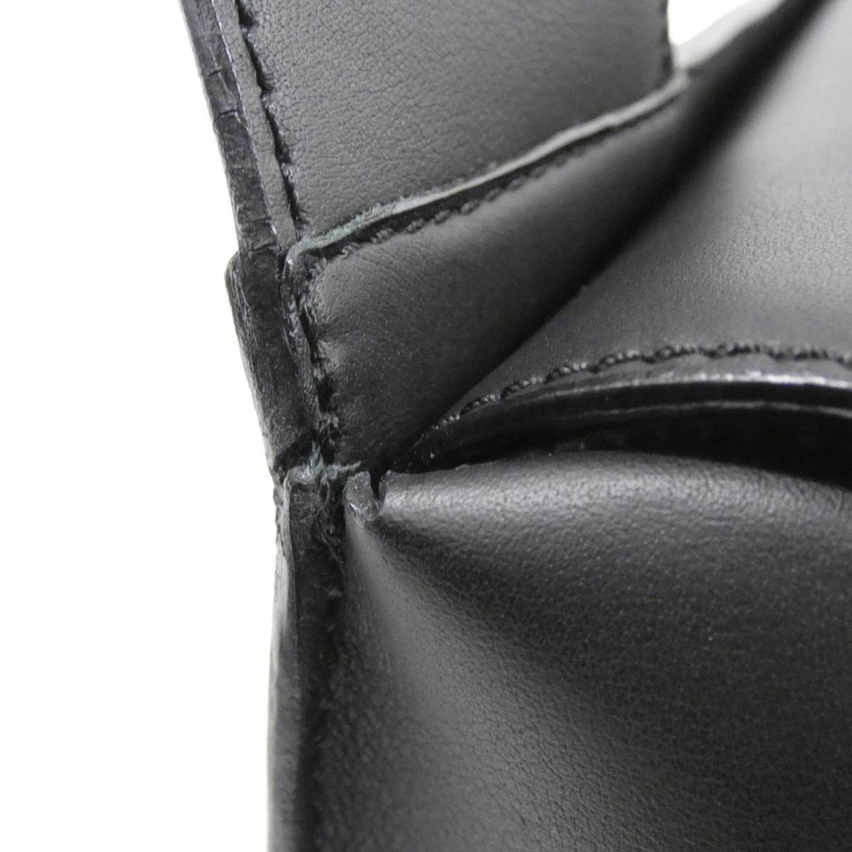 Loewe Black Leather Shoulder Bag (Pre-Owned)