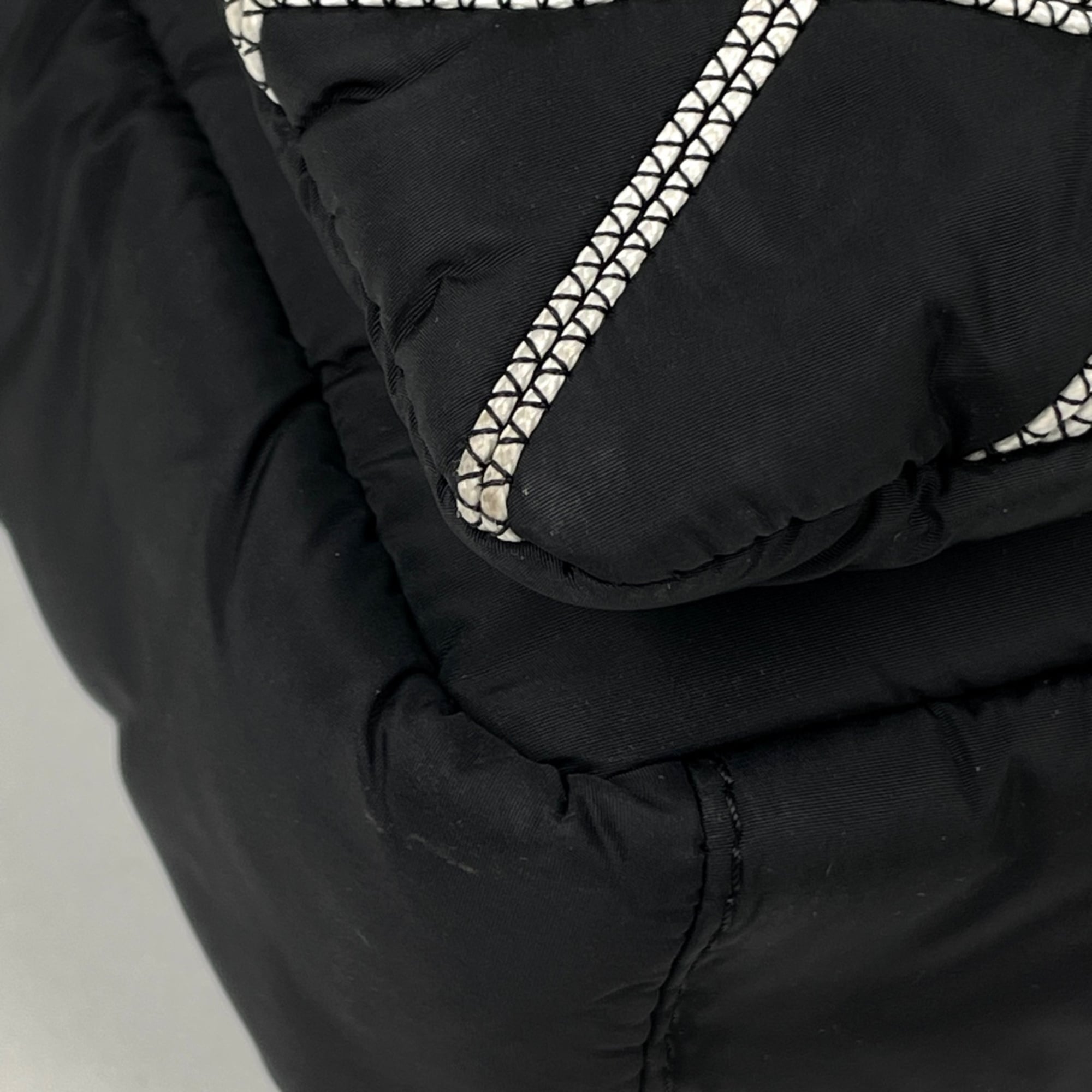 Chanel Black Nylon Messenger Bag Shoulder Bag (Pre-Owned)