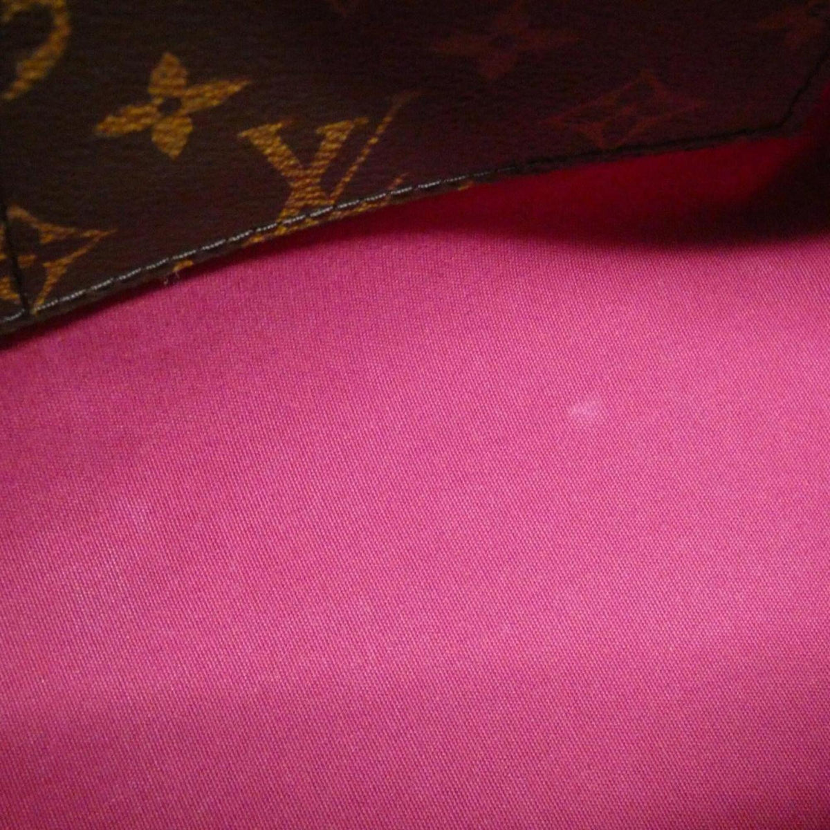 Louis Vuitton Magenta Pink Leather Handbag (Pre-Owned)