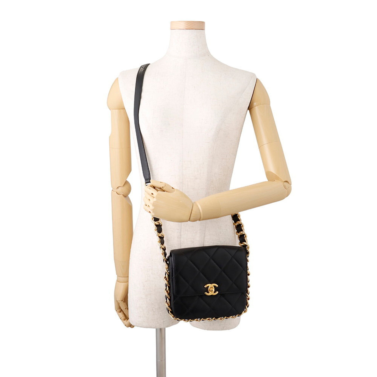 Chanel Matelasse Black Leather Handbag Shoulder Bag (Pre-Owned)