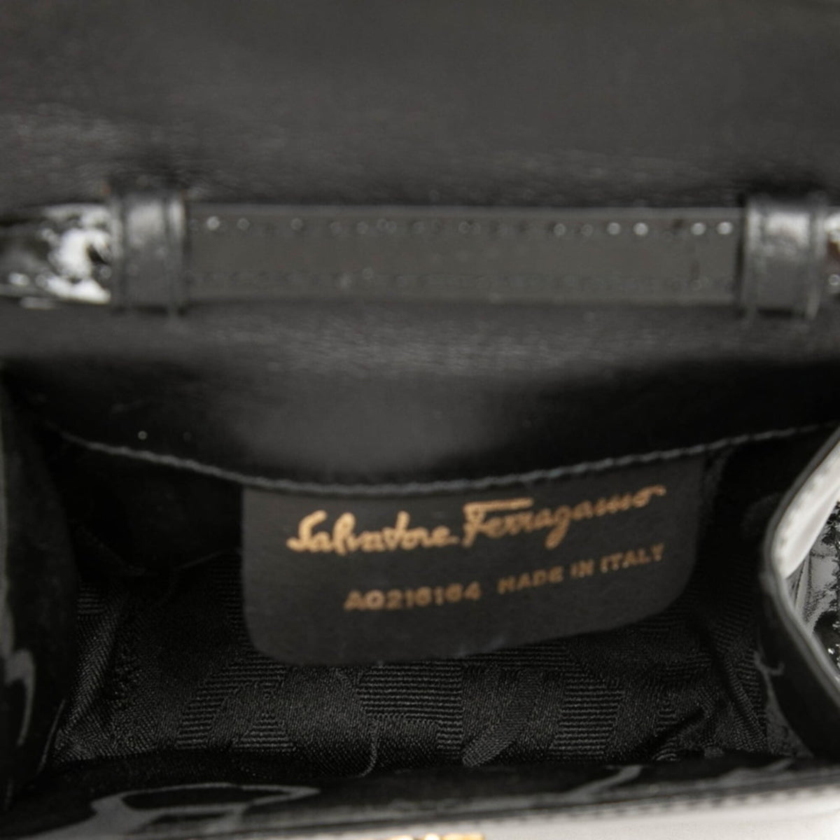 Salvatore Ferragamo Black Patent Leather Pochette Shoulder Bag (Pre-Owned)
