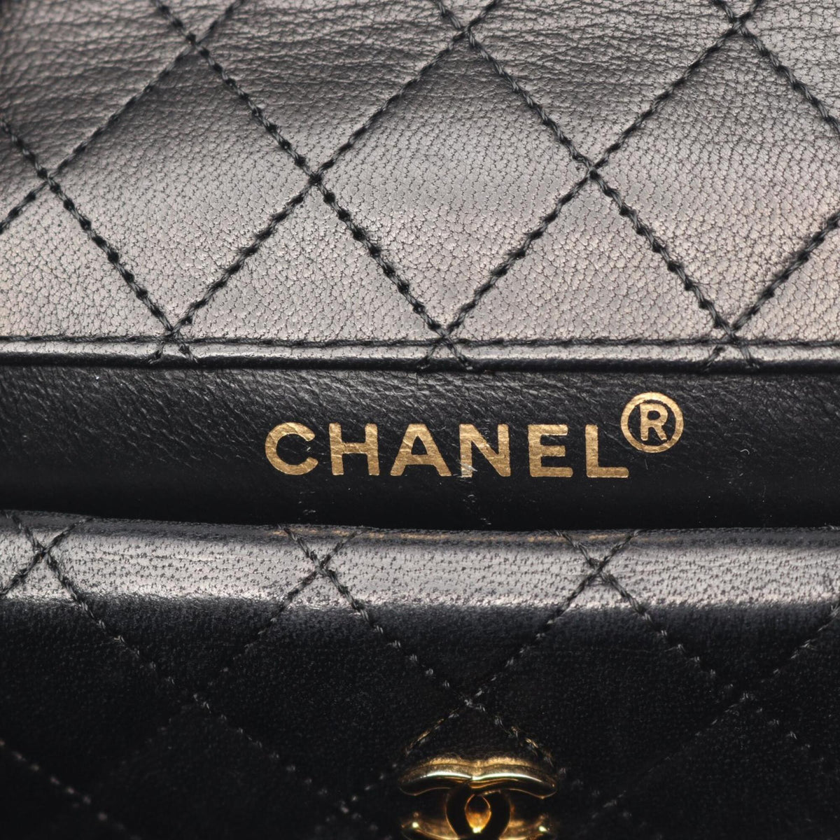Chanel Black White Leather Handbag Shoulder Bag (Pre-Owned)