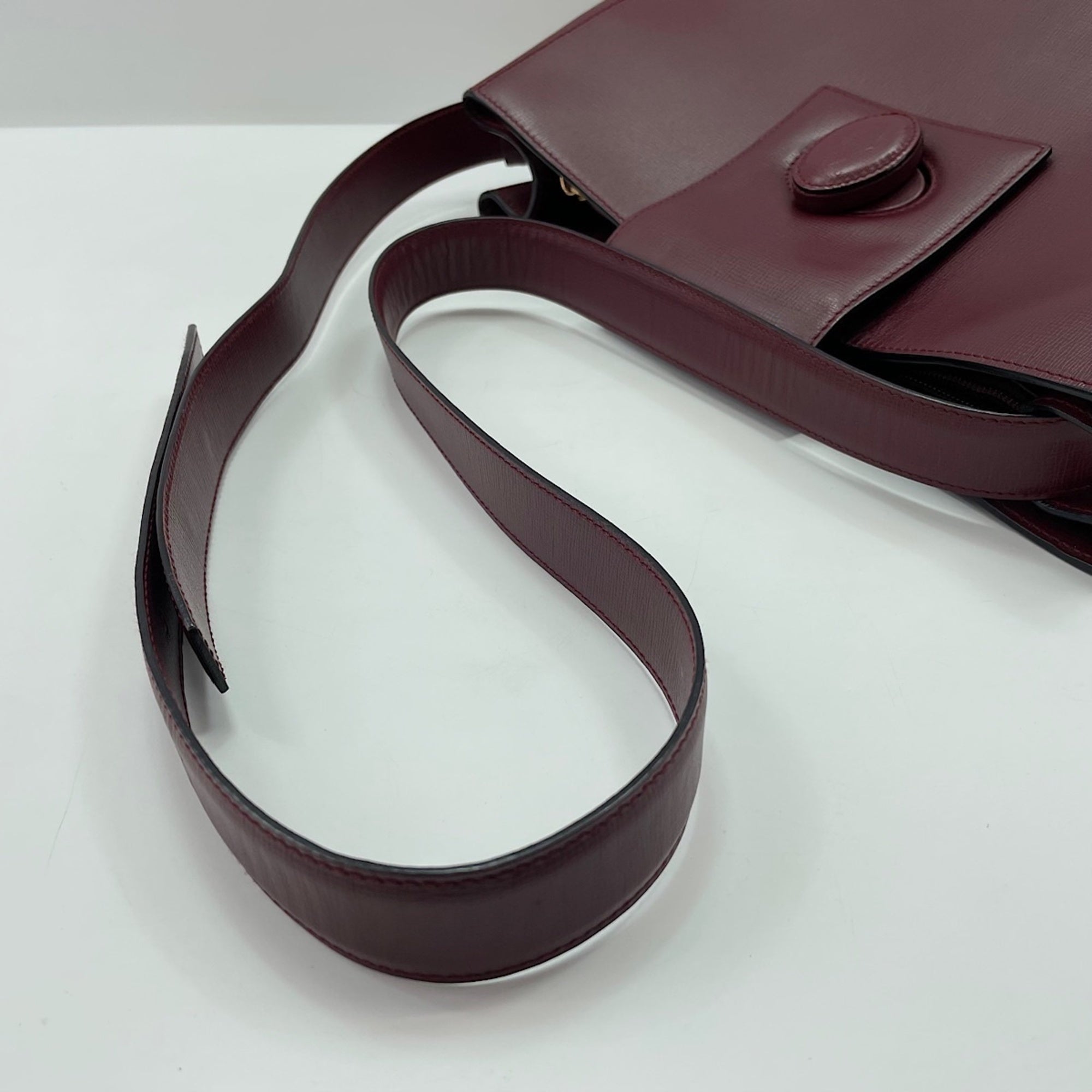 Cartier Must Wine Red Shoulder Bag (Pre-Owned)