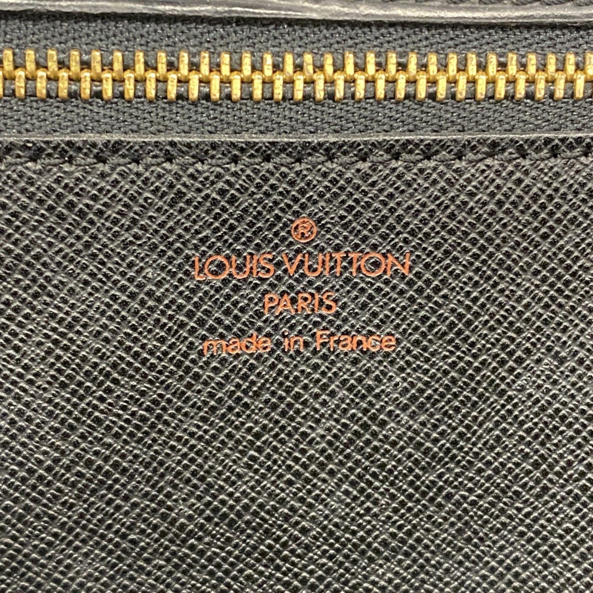 Louis Vuitton Noir Clutch Bag (Pre-Owned)