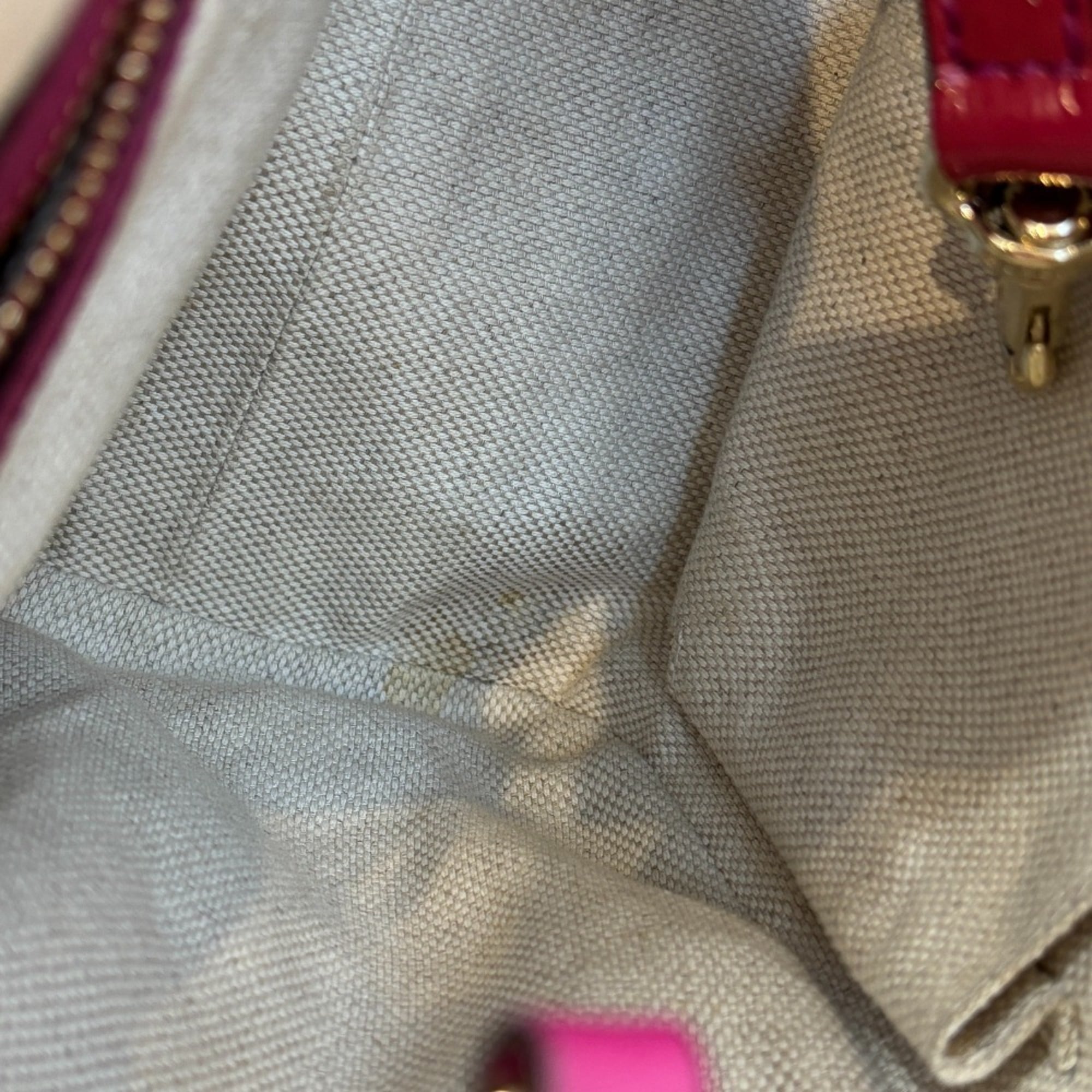 Gucci Red Color Handbag (Pre-Owned)