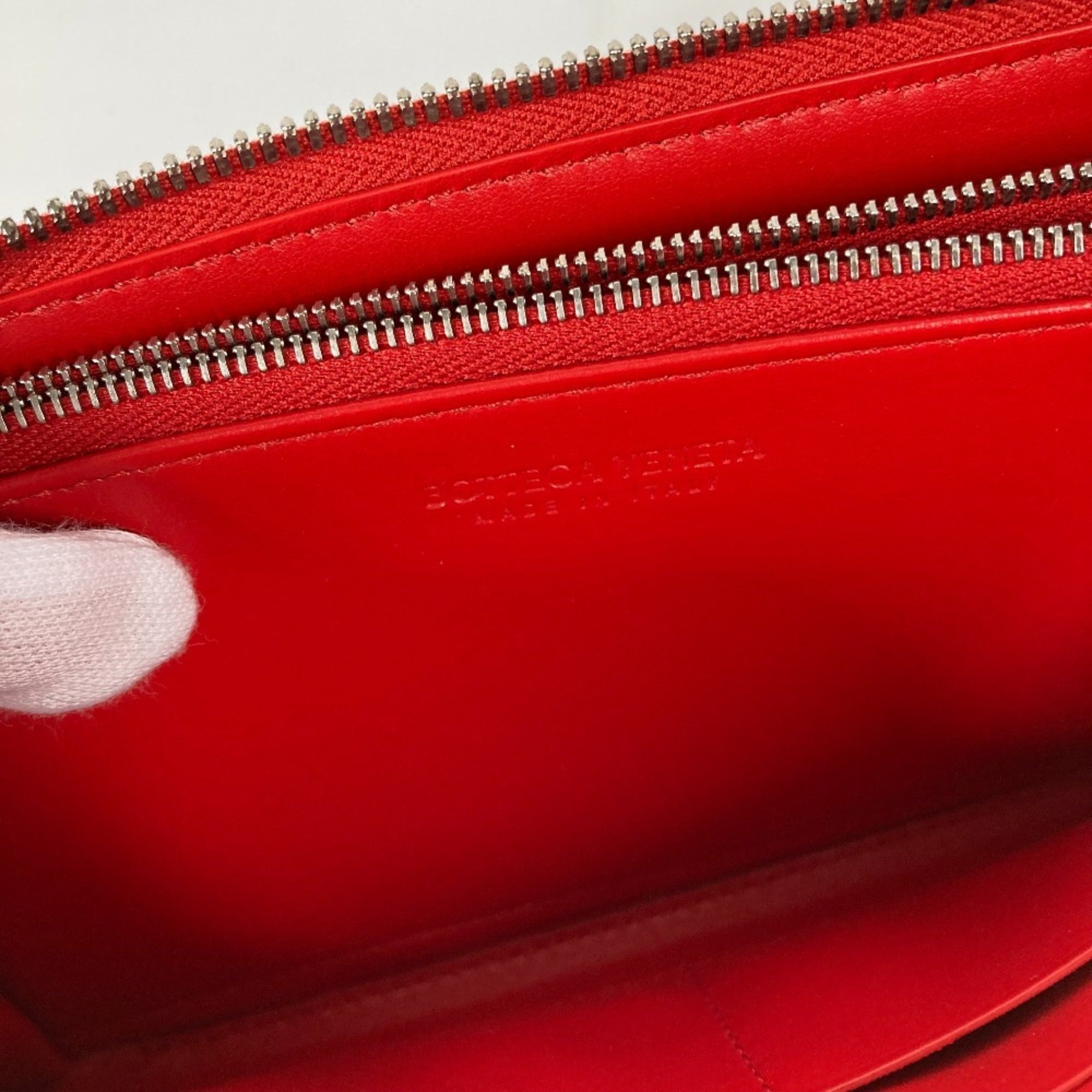 Bottega Veneta Red Color Intrecciato Long Wallet (Bi-Fold) (Pre-Owned)