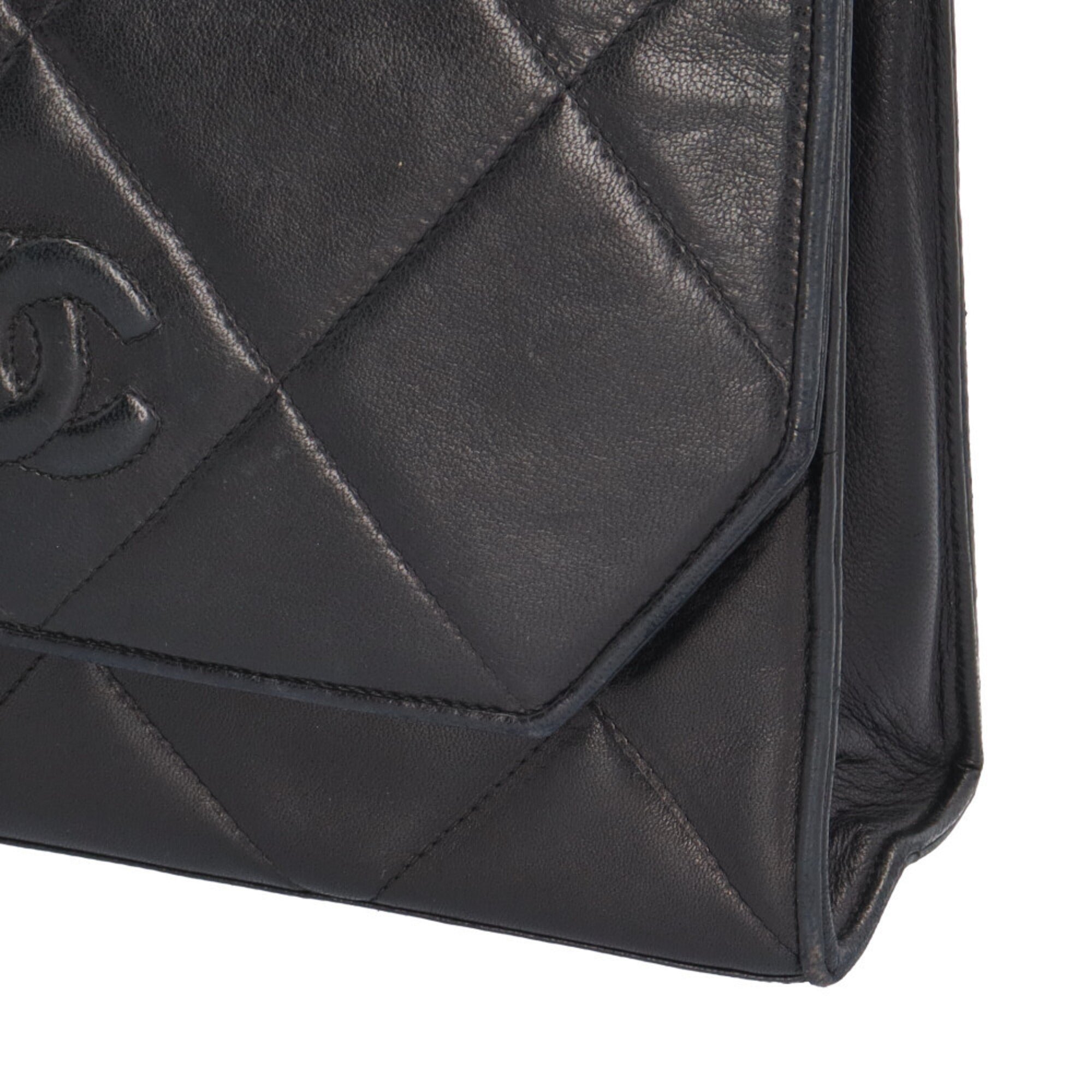 Chanel Black Leather Shoulder Bag (Pre-Owned)