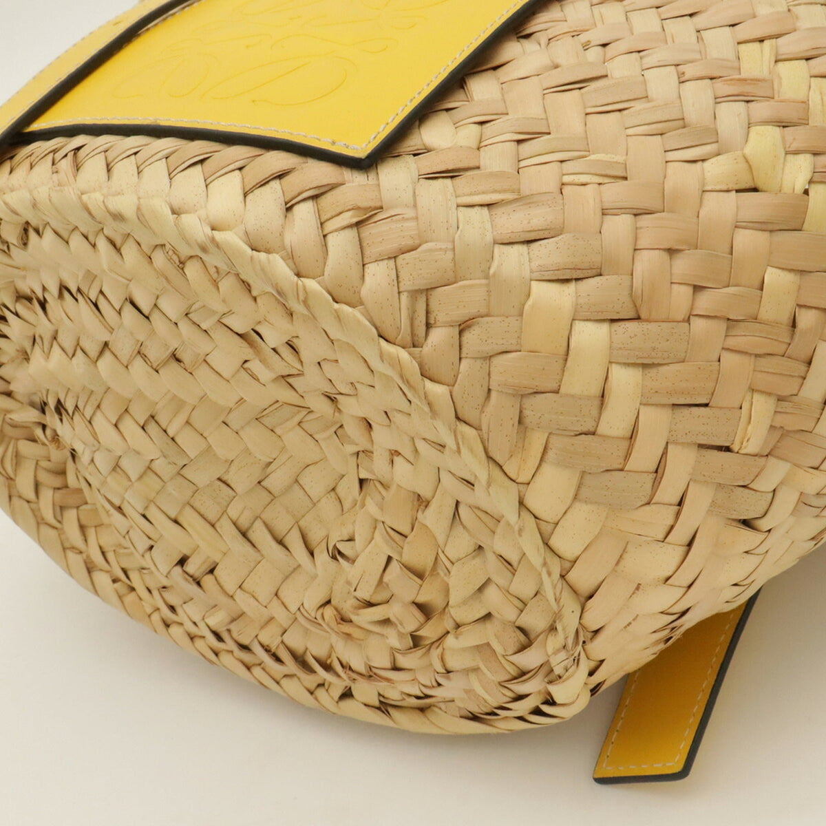 Loewe Yellow Leather Basket Handbag (Pre-Owned)