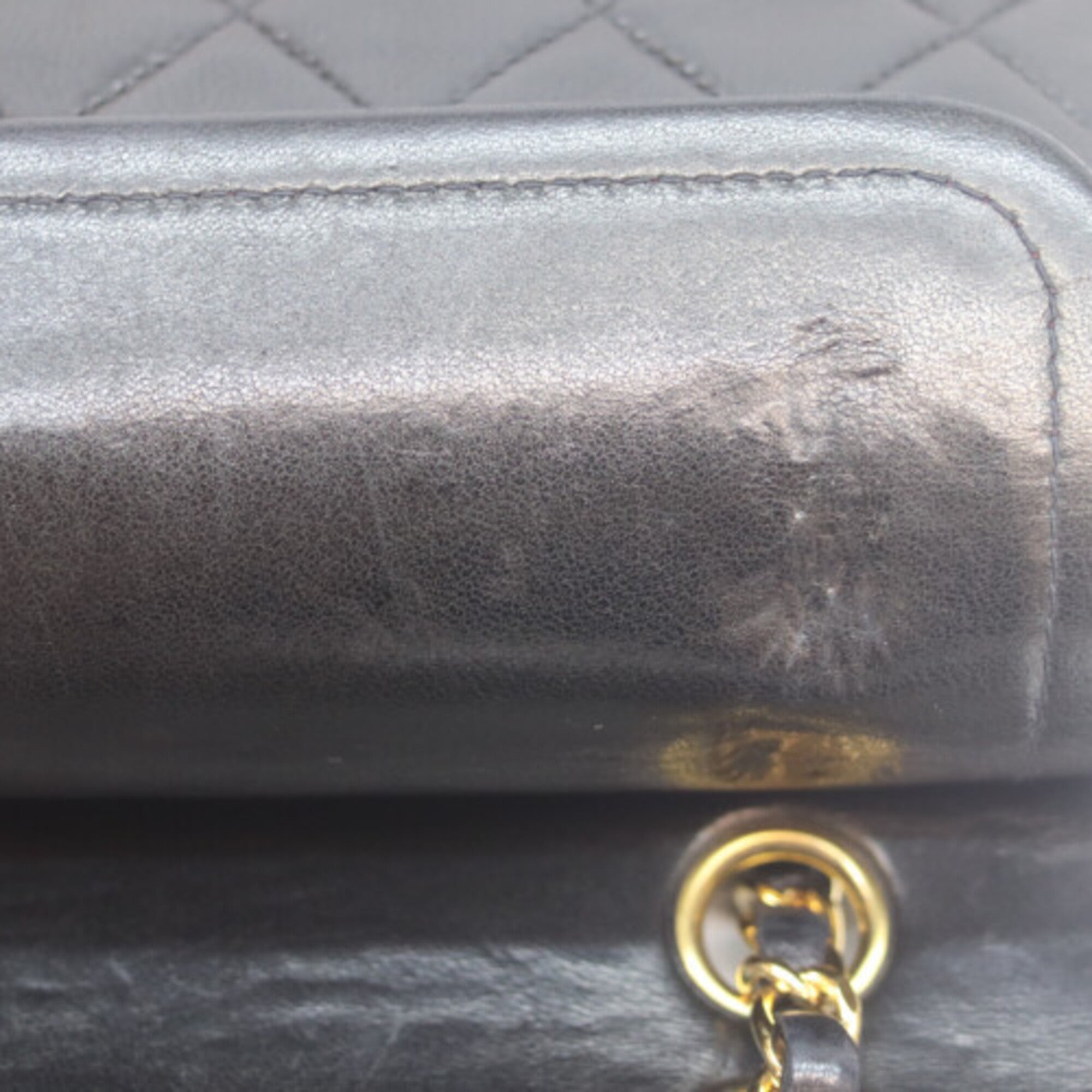 Chanel Black Leather Shoulder Bag (Pre-Owned)