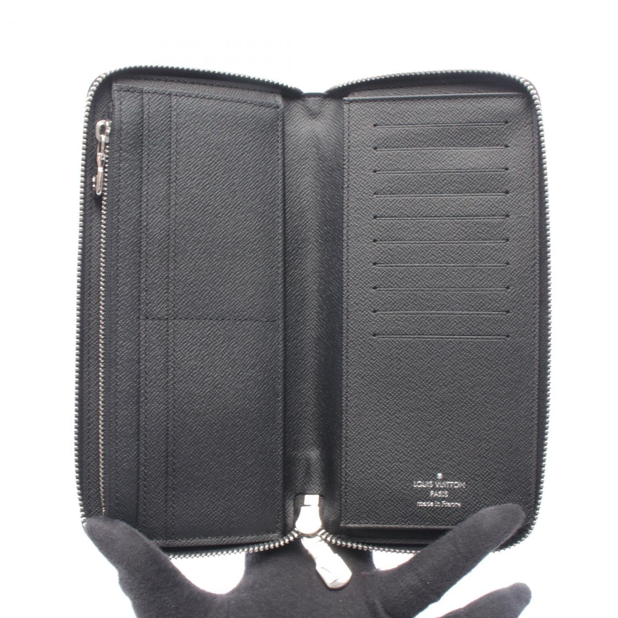 Louis Vuitton Black Noir Epi Leather Long Wallet (Bi-Fold) (Pre-Owned)