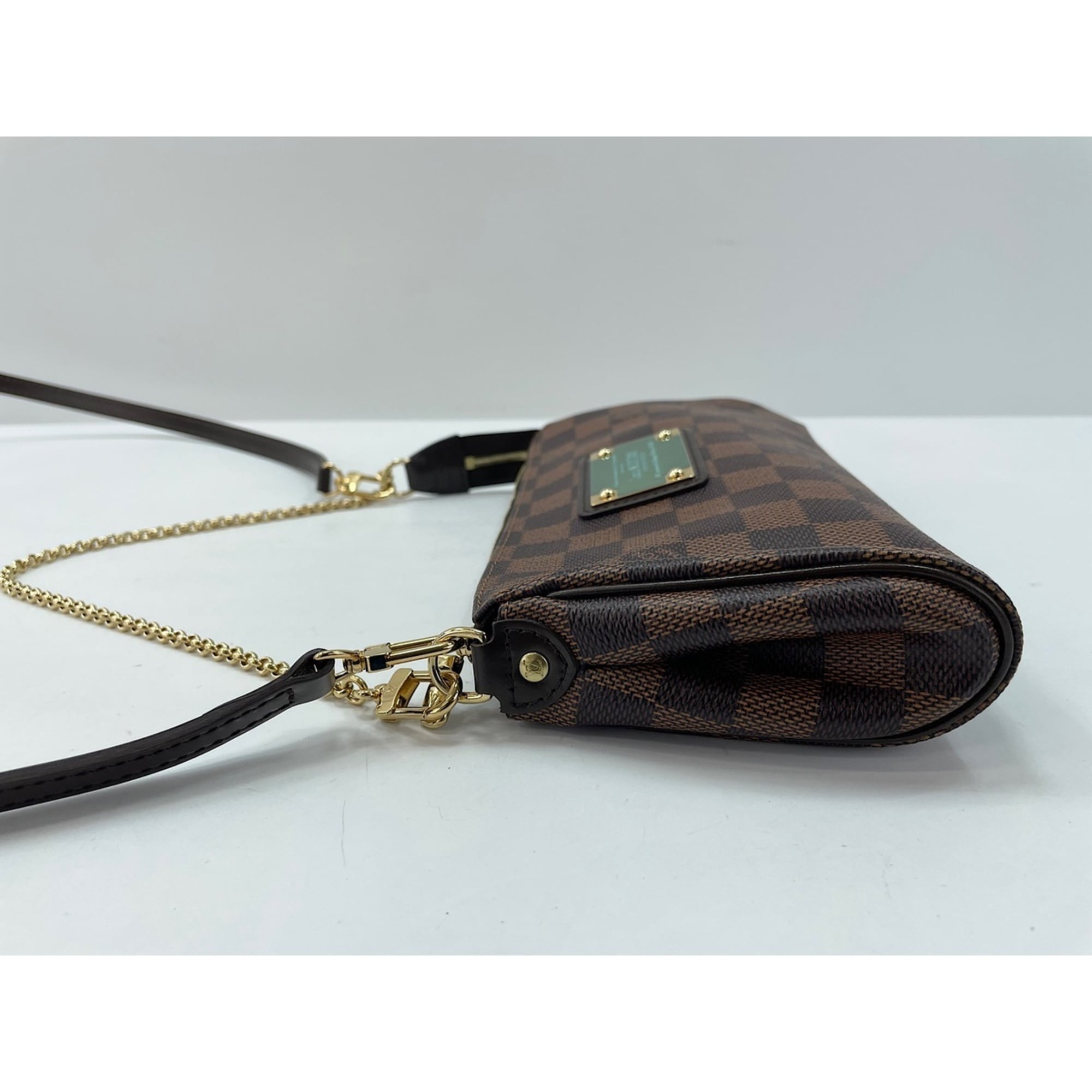 Louis Vuitton Brown Shoulder Bag (Pre-Owned)