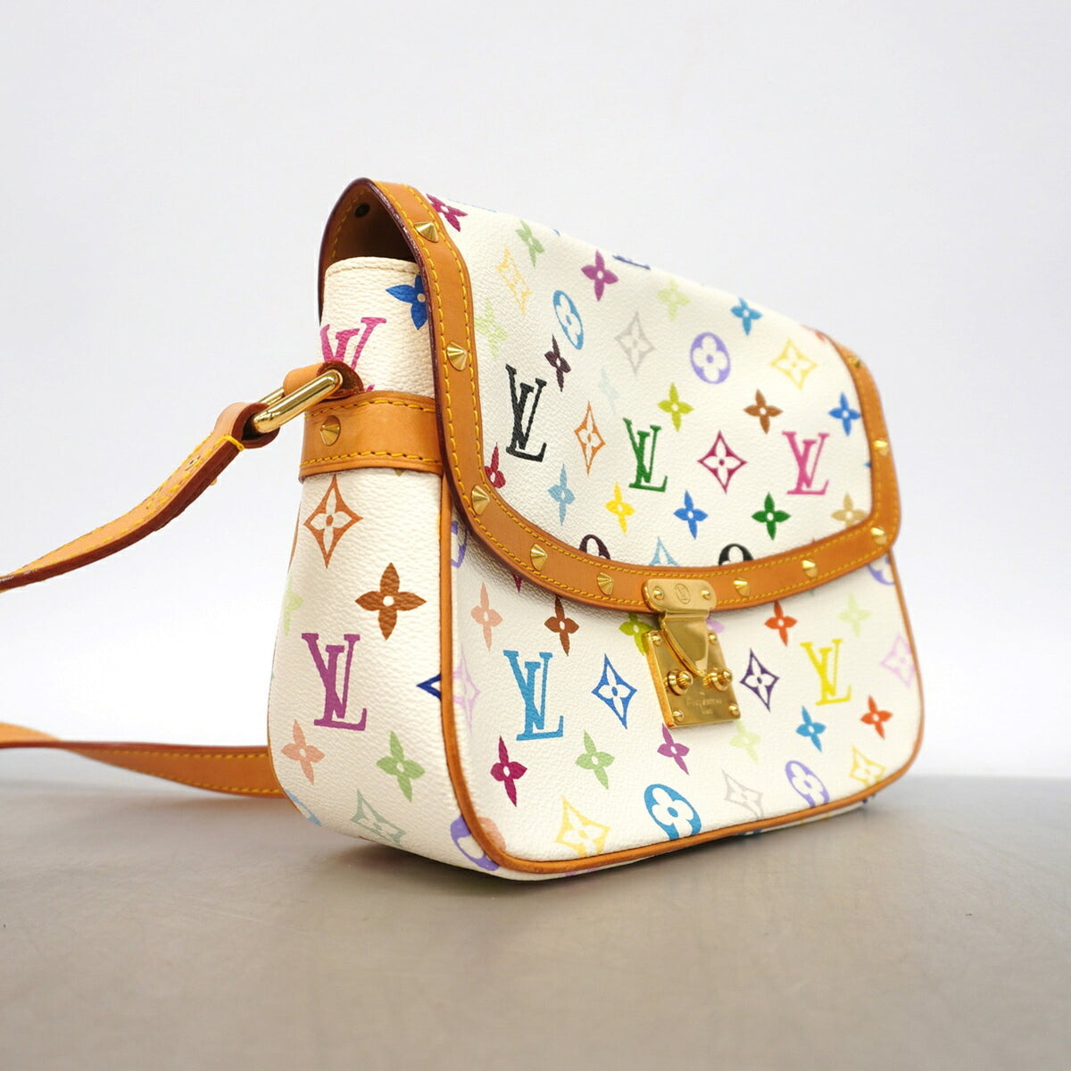 Louis Vuitton Blanc Shoulder Bag (Pre-Owned)