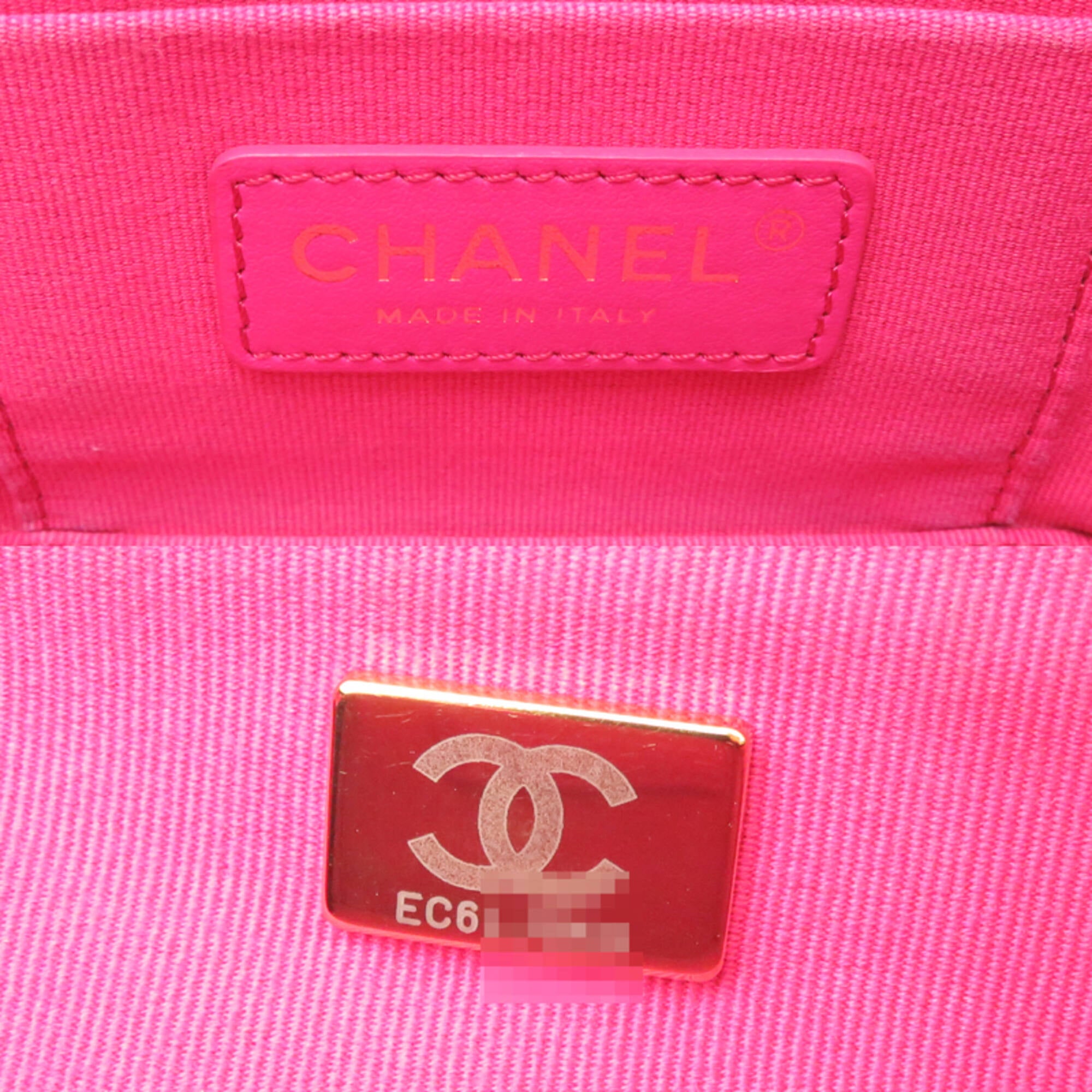 Chanel Black Leather Shoulder Bag (Pre-Owned)