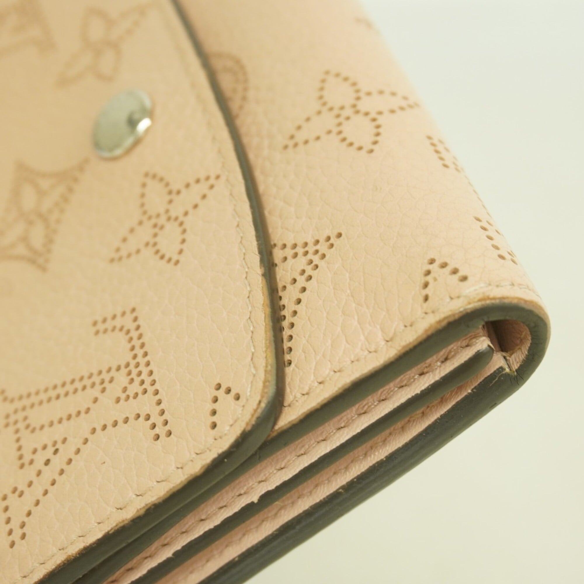 Louis Vuitton Magnolia Wallet (Bi-Fold) (Pre-Owned)