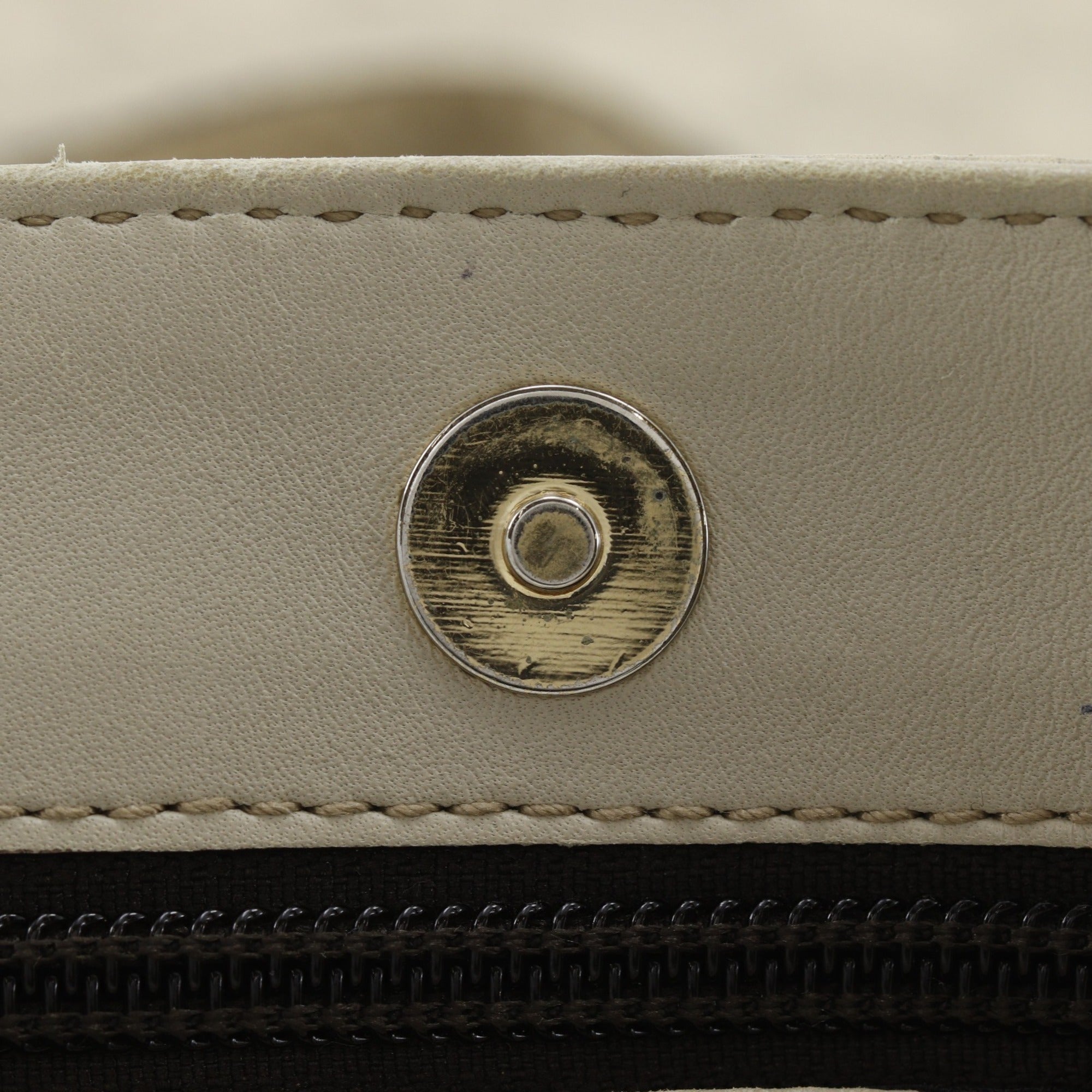 Gucci Off-White Leather Handbag Tote Bag (Pre-Owned)