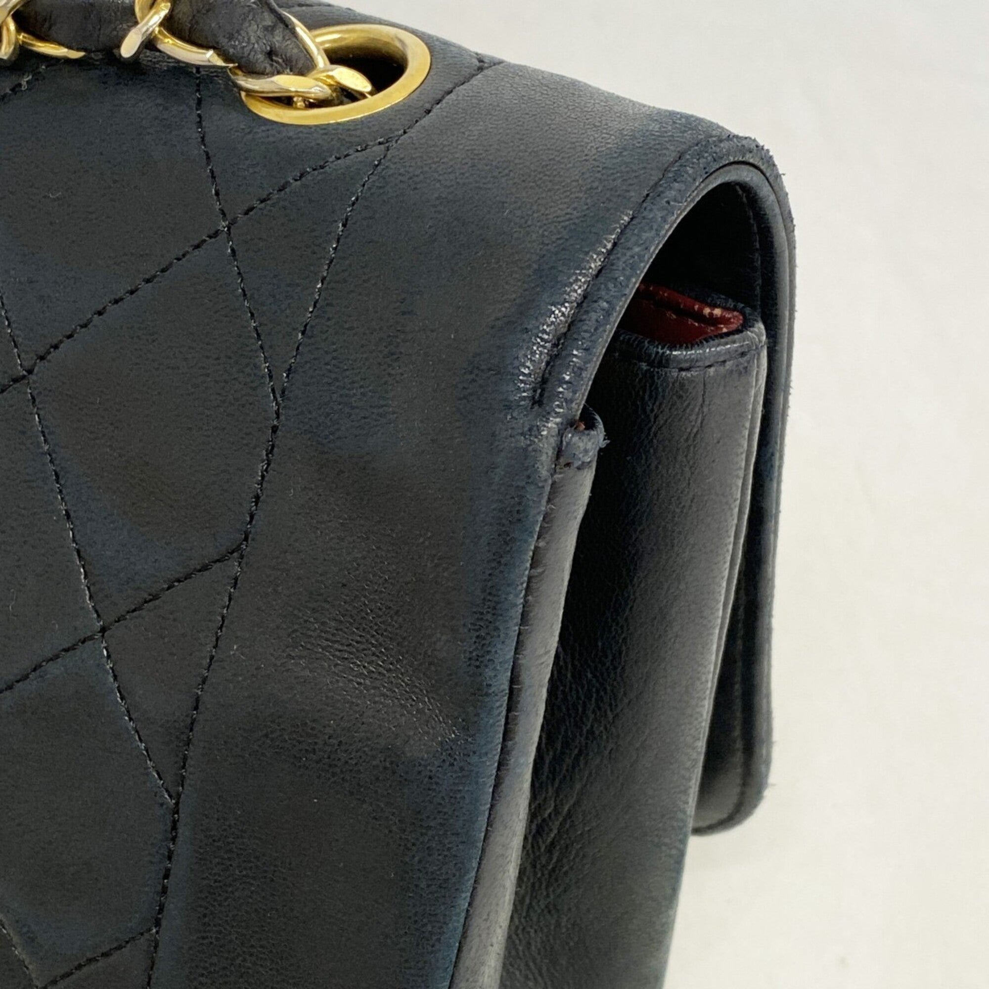 Chanel Black Leather Shoulder Bag (Pre-Owned)