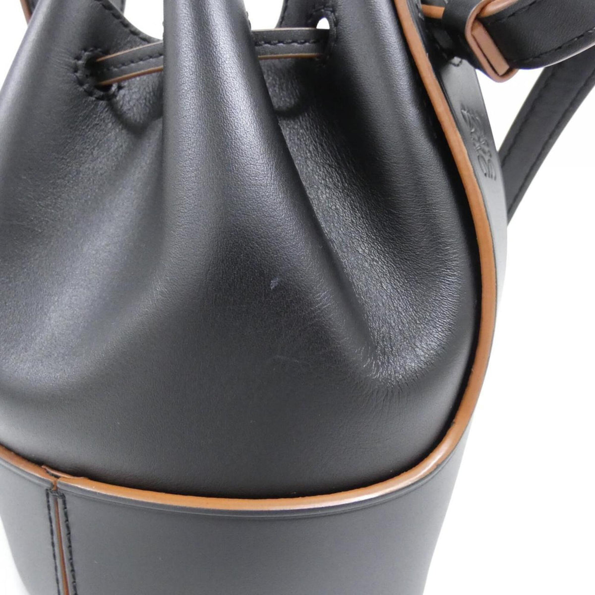 Loewe Black Leather Handbag Shoulder Bag (Pre-Owned)