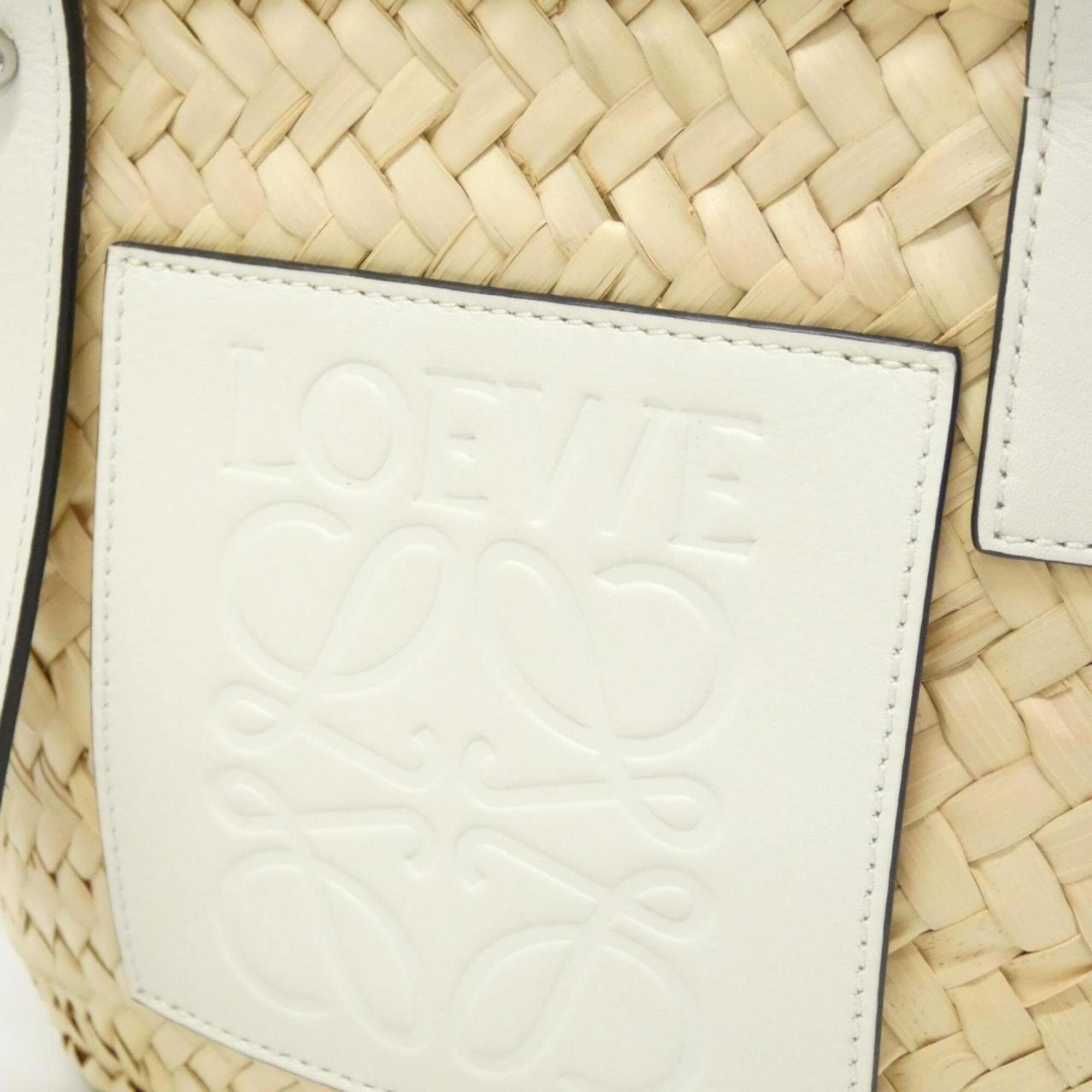 Loewe Ivory White Leather Handbag (Pre-Owned)