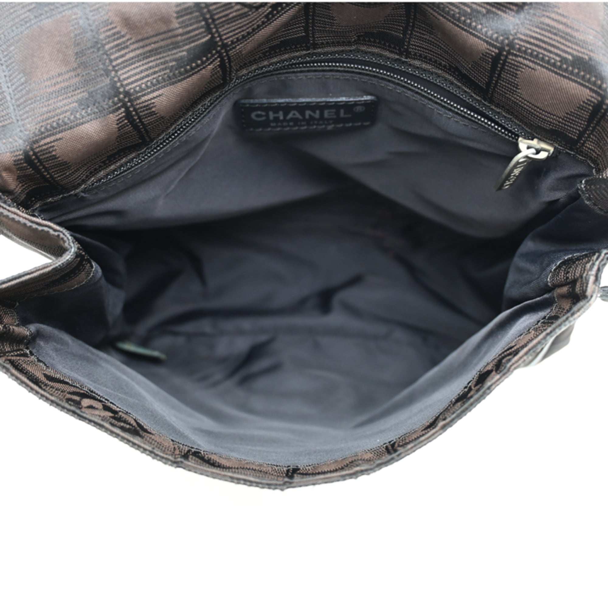 Chanel Brown Nylon Shoulder Bag (Pre-Owned)
