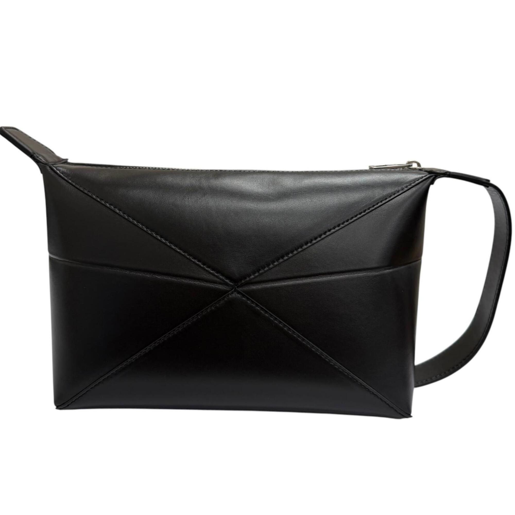 Loewe Black Clutch Bag (Pre-Owned)