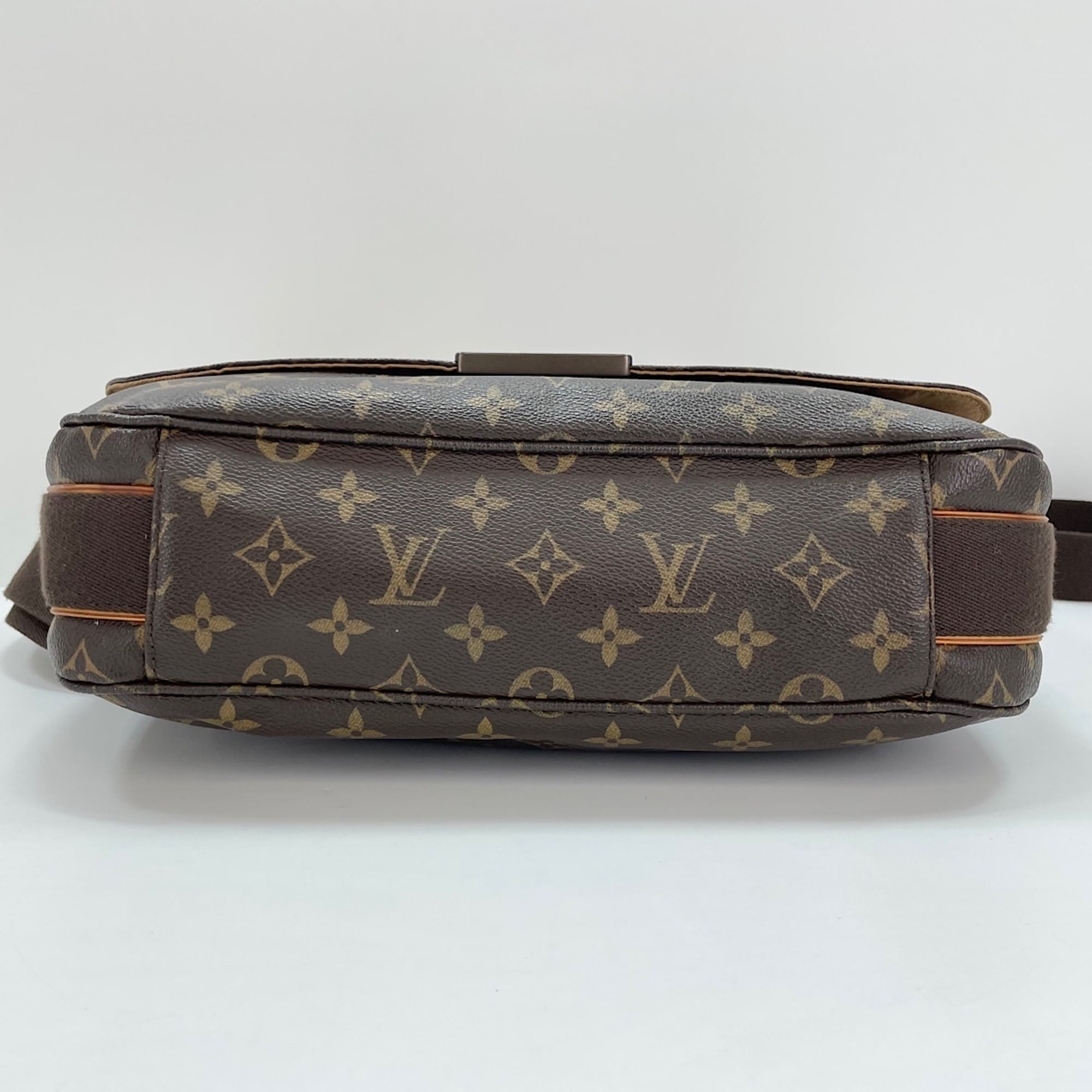Louis Vuitton Brown Messenger Bag (Pre-Owned)
