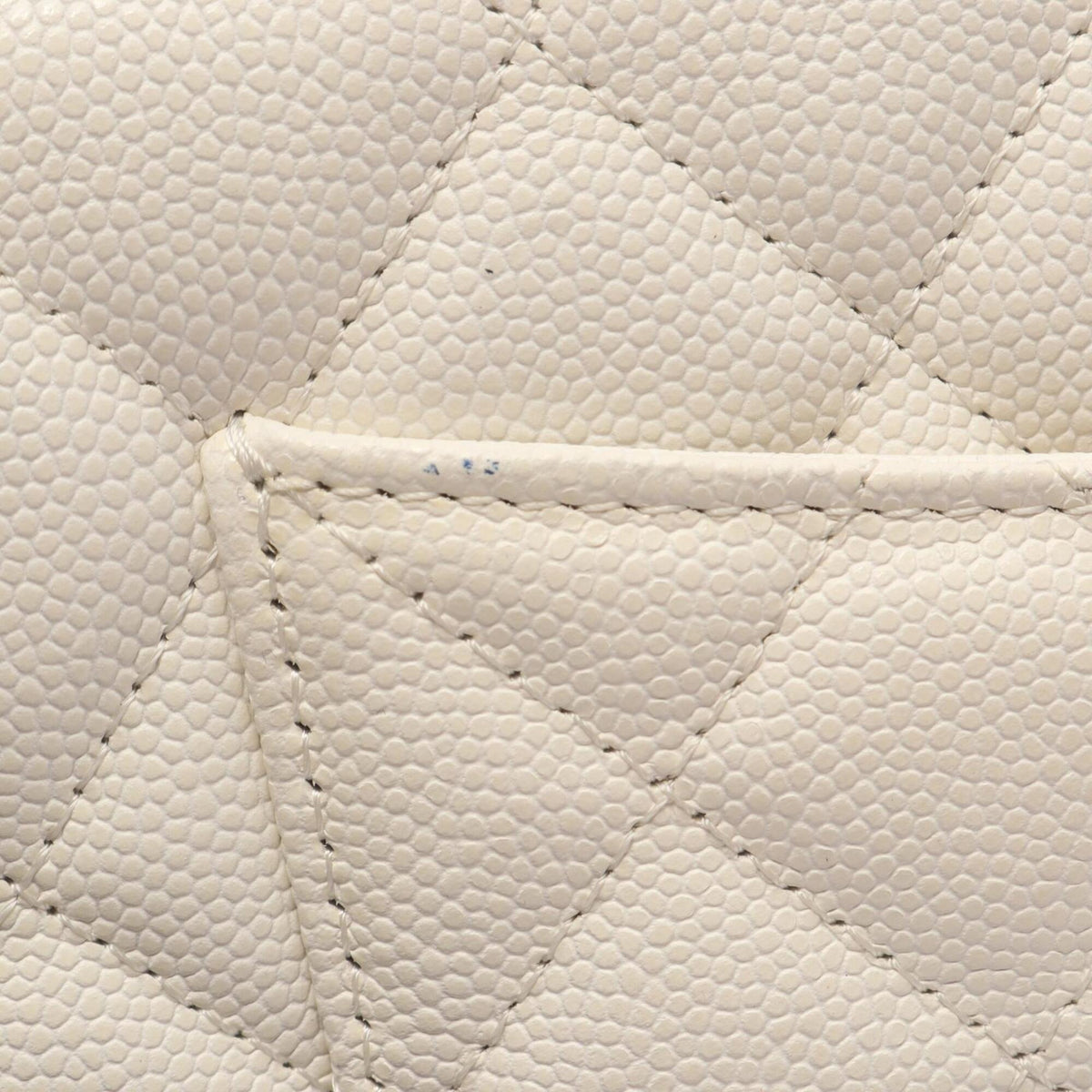 Chanel White Grained Calfskin Handbag Shoulder Bag (Pre-Owned)