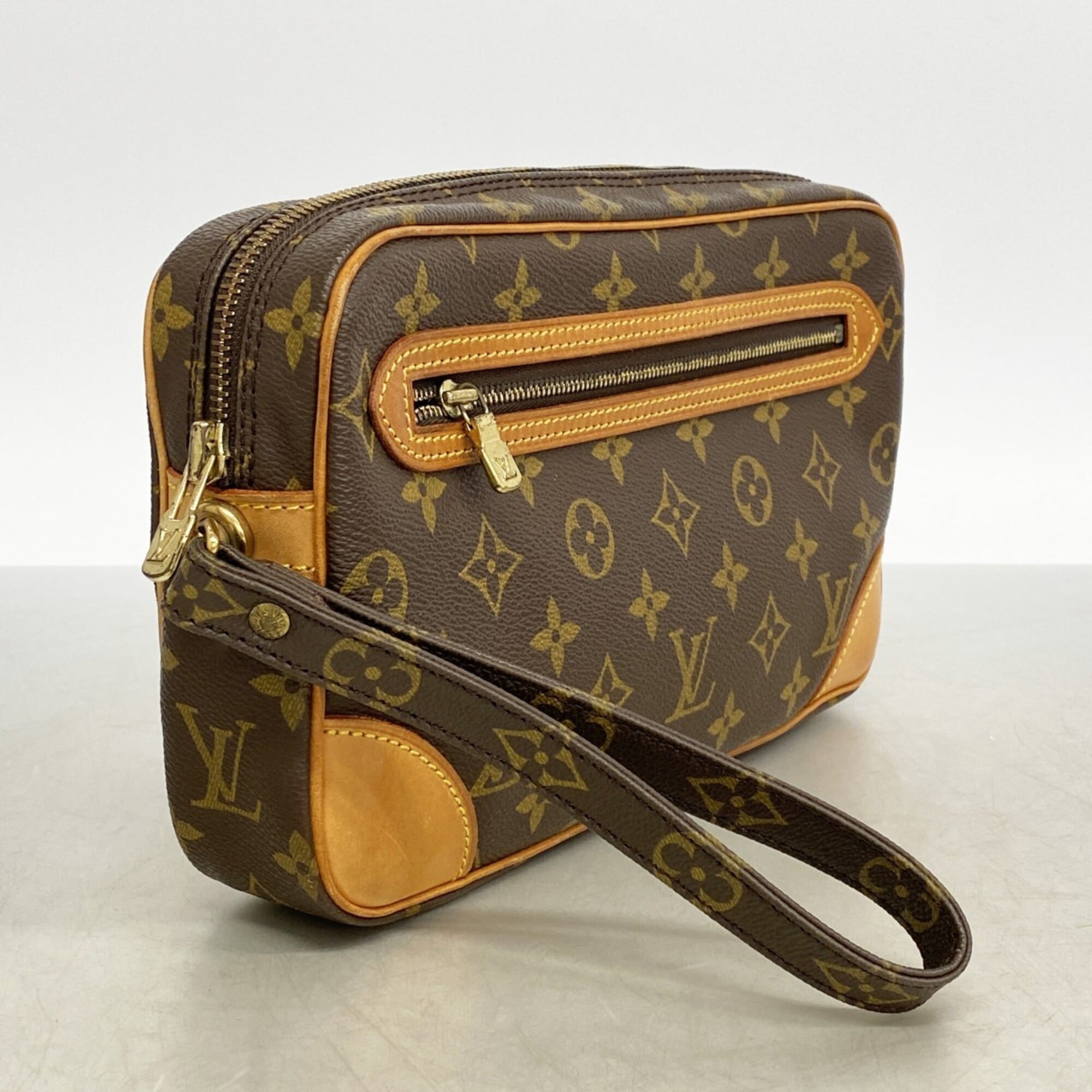 Louis Vuitton Brown Clutch Bag (Pre-Owned)
